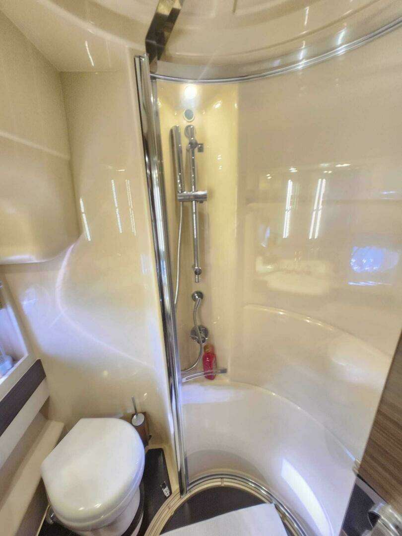 2014 Azimut Flybridge - Image 86