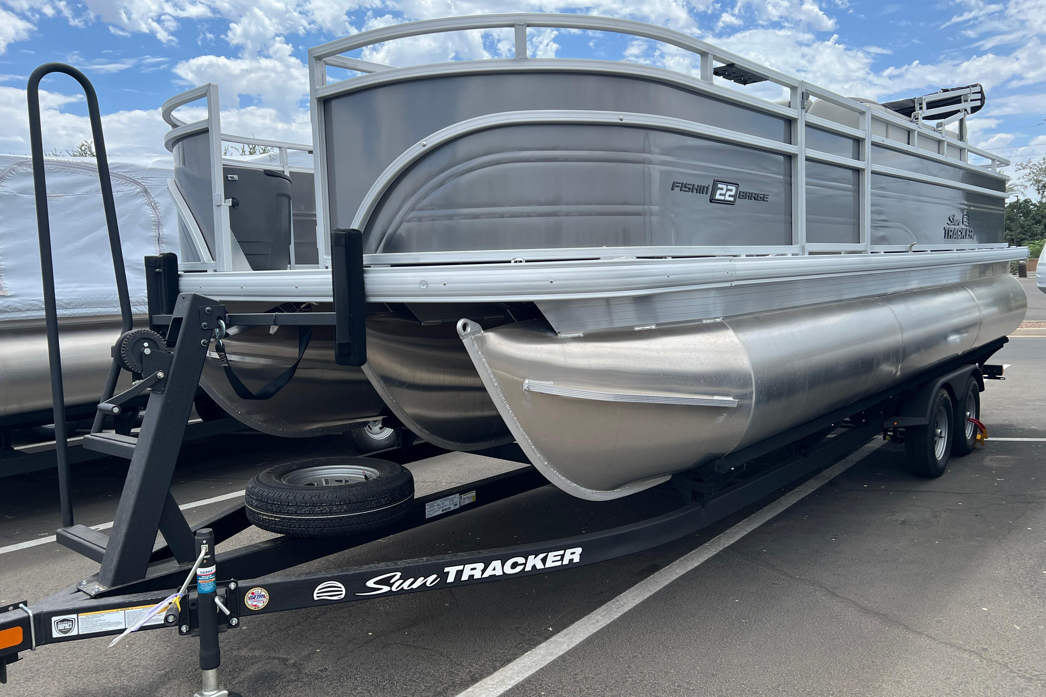 2026 Sun Tracker Fishin' Barge 22 XP3