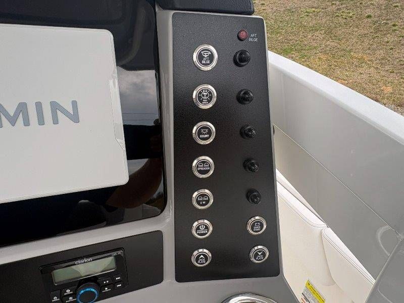 2026 Robalo 246 Cayman - 79