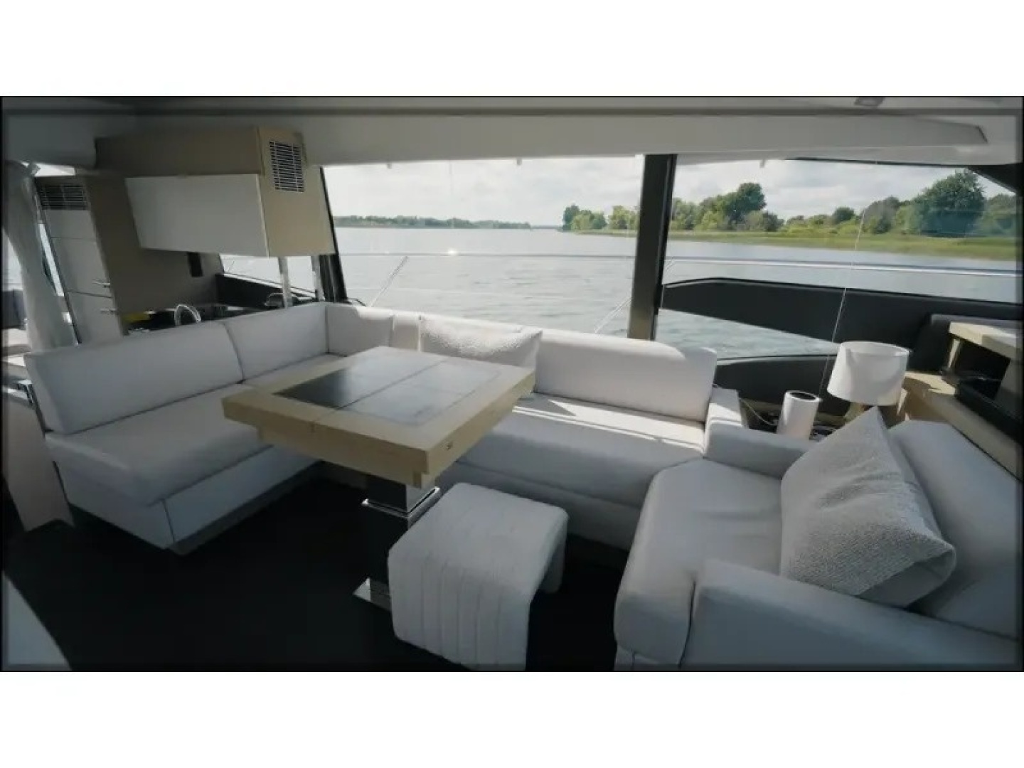 2018 Present Yachts 520S - Image 22