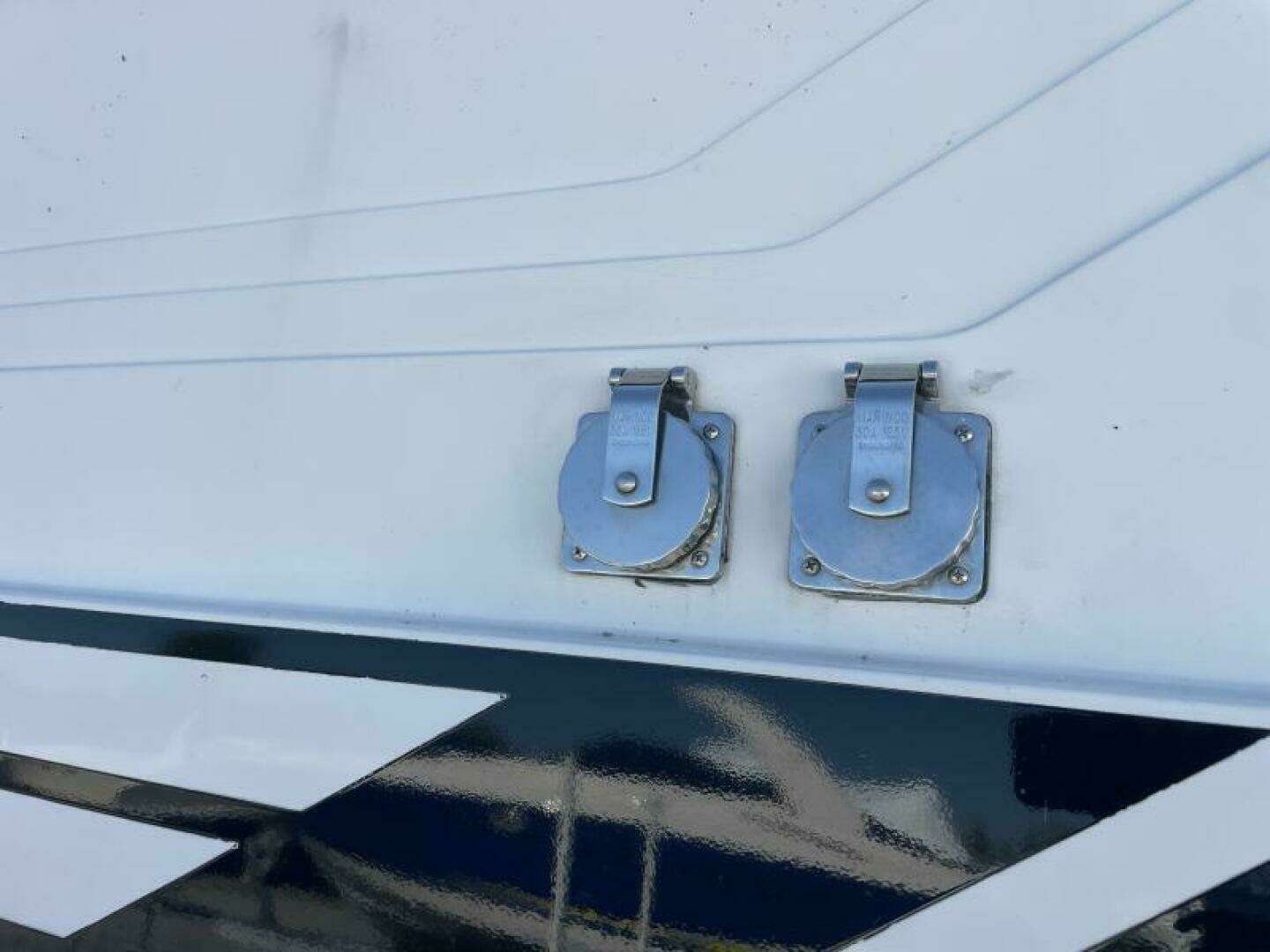 1993 Fountain 38 Sport Cruiser - Image 9