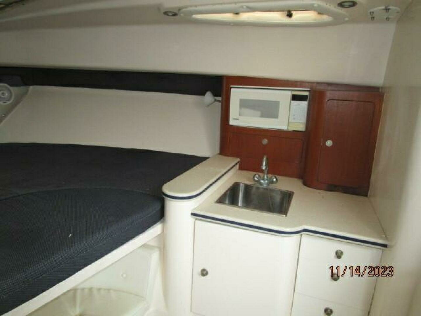 2001 Intrepid 348 Walkaround - Image 27