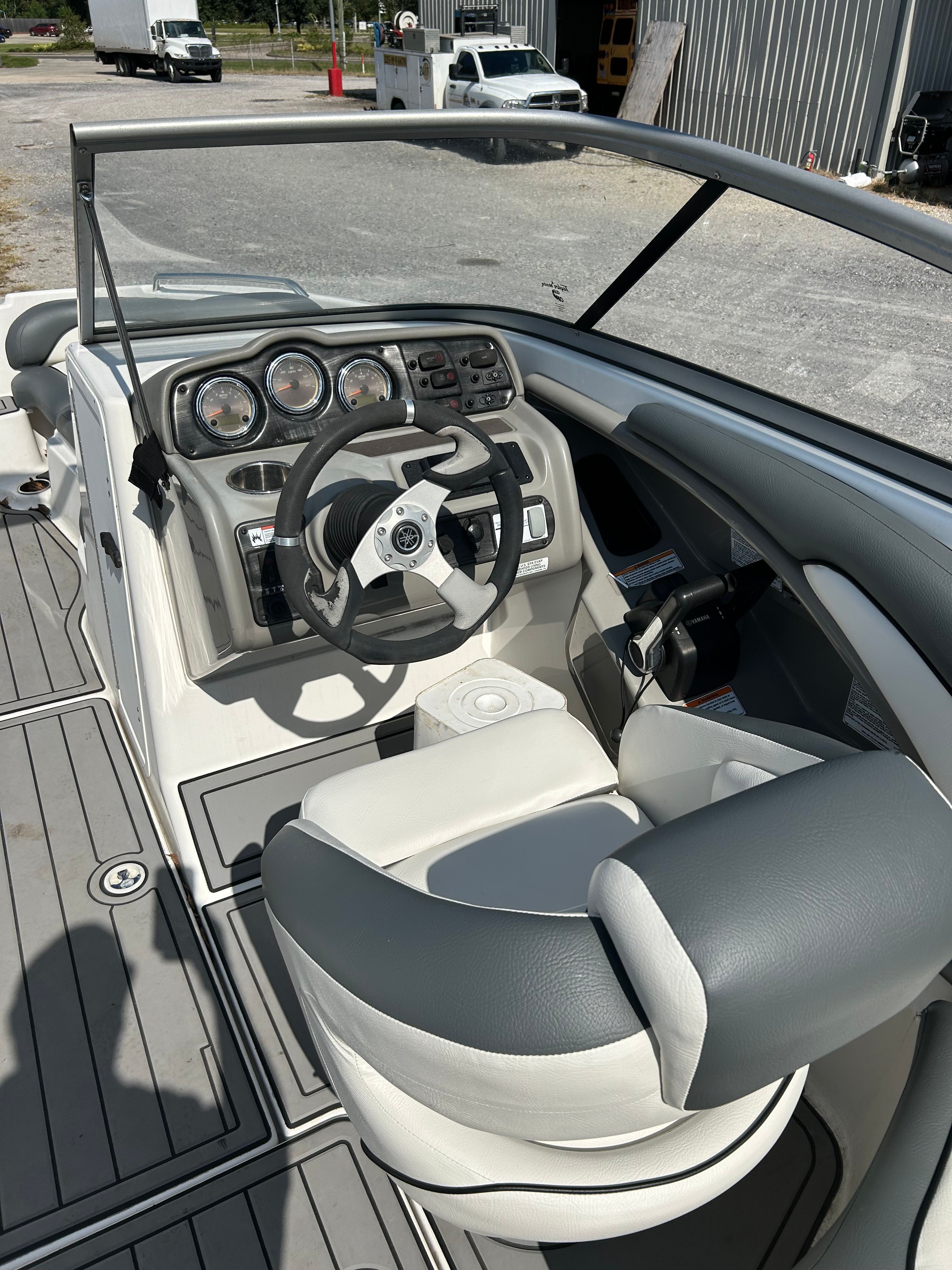 2011 Yamaha Boats 242 Limited S - 7