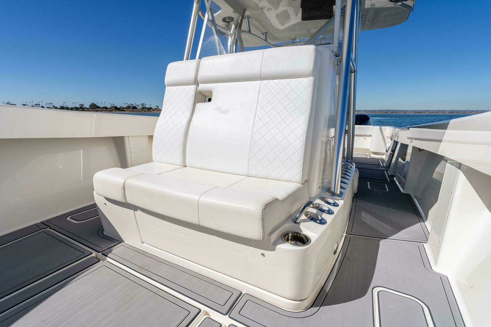 2018 SeaVee 370 Z - Image 10