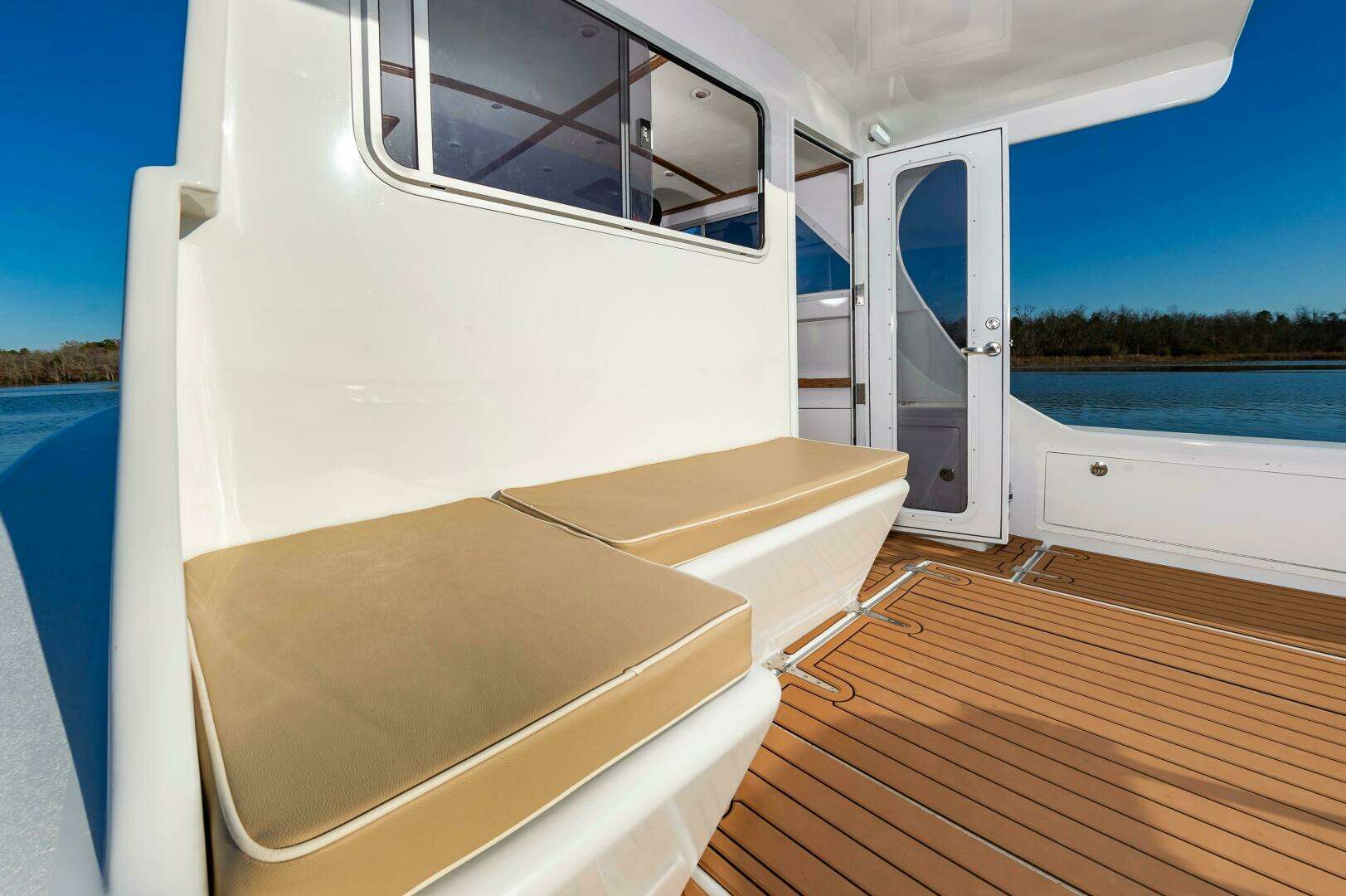 2024 Custom Chesapeake Bay Built Custom 33' - Image 15