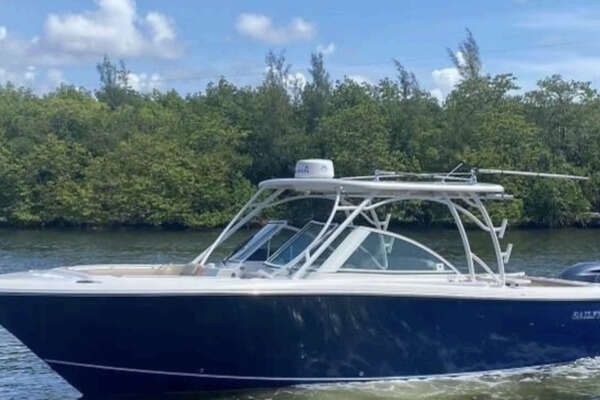 2018 Sailfish 325 DC