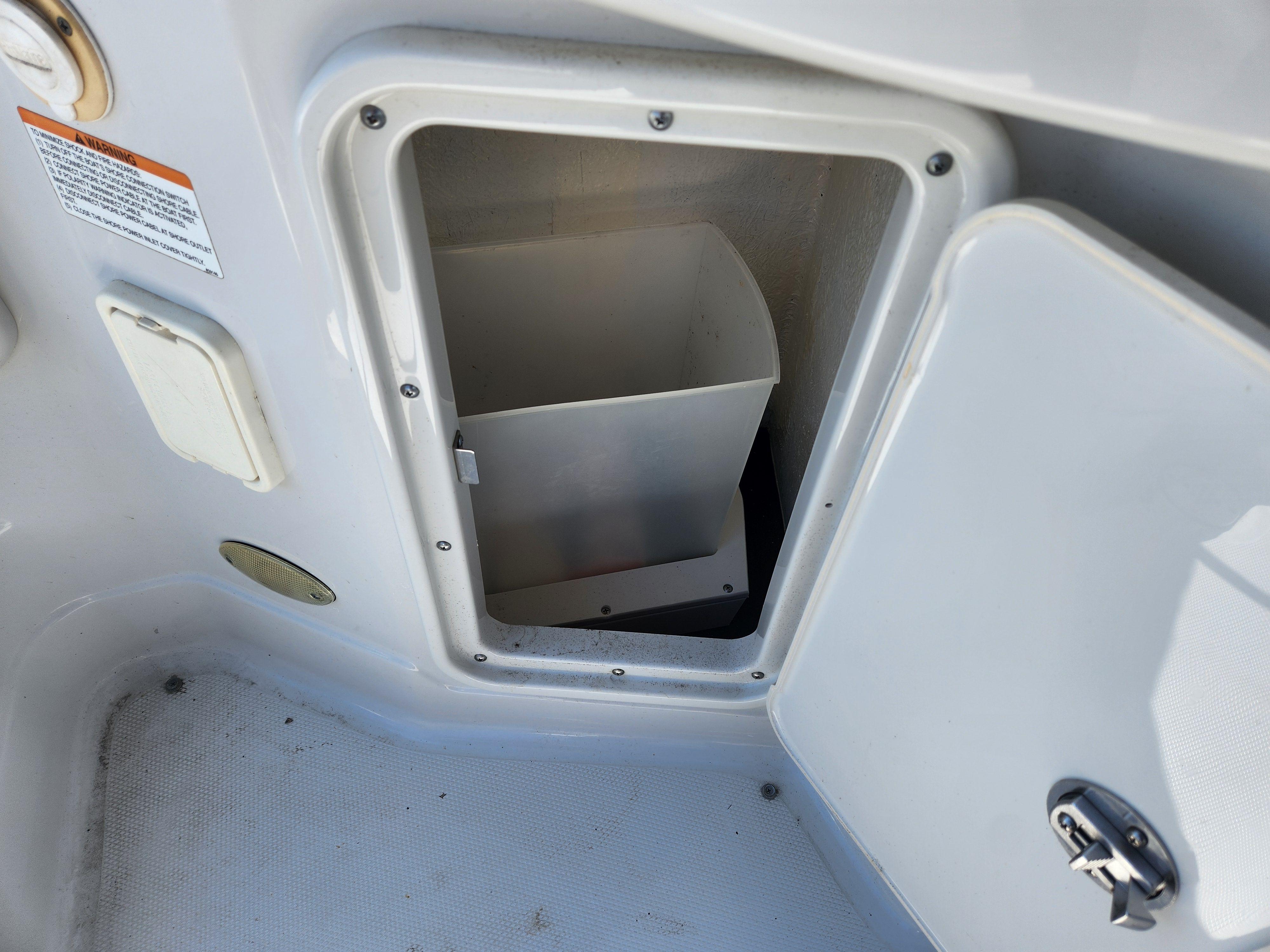 2009 CROWNLINE 300 LS - Image 8