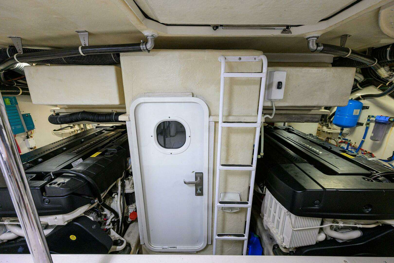 2016 Marquis 660 Sport Yacht - Image 46