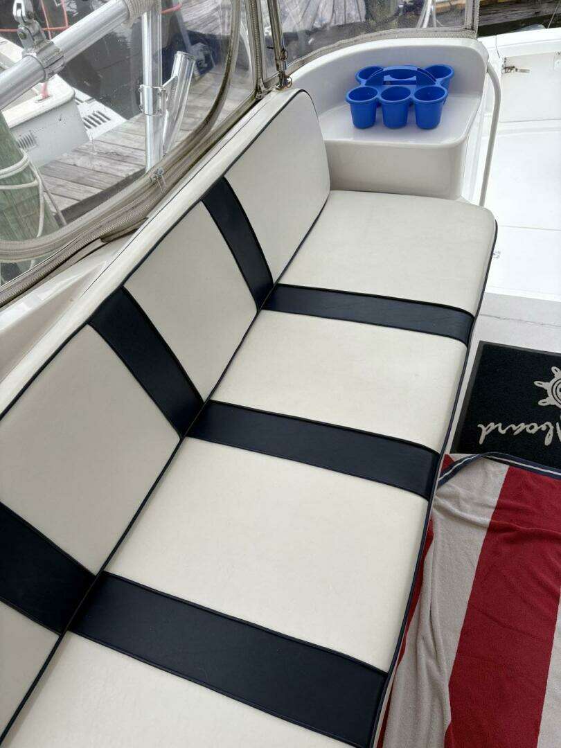 2001 Ocean Yachts 40 Express Bridge - Image 8