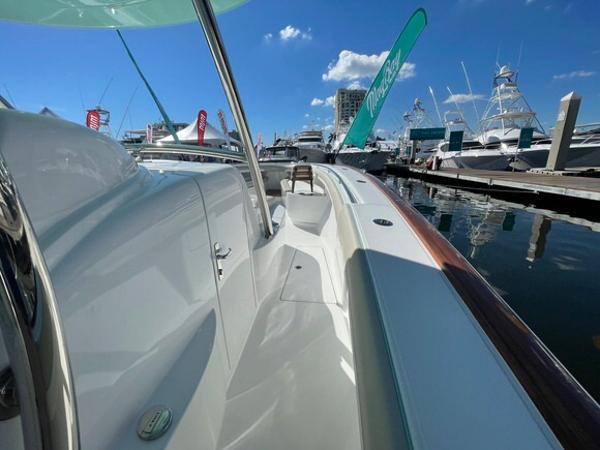 2026 Mag Bay 43 Center Console - 125
