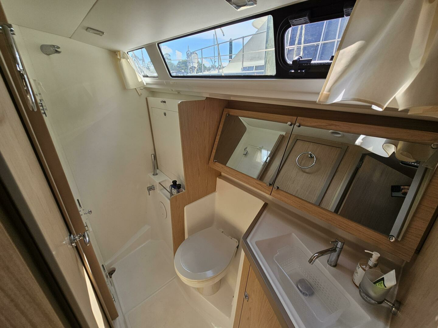 2017 Beneteau Oceanis 45 - Image 15