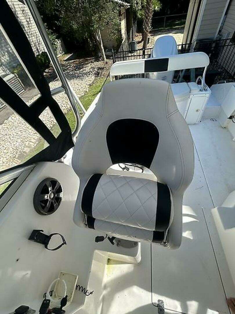 1999 Cobia 240WA - Image 11