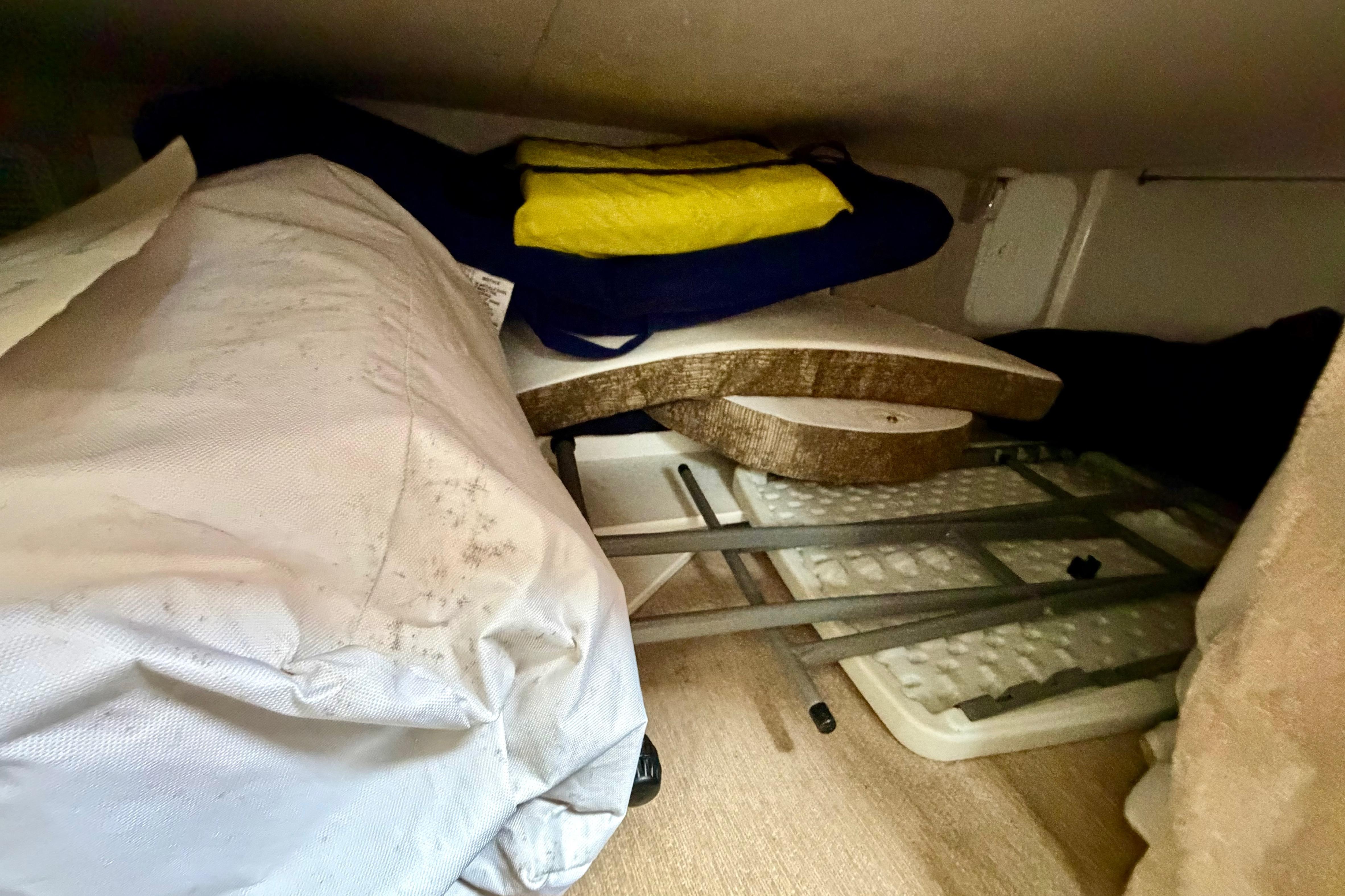 Interior storage of 2006 Seaswirl Striper 2901 Walkaround O/B with life jacket and equipment.
