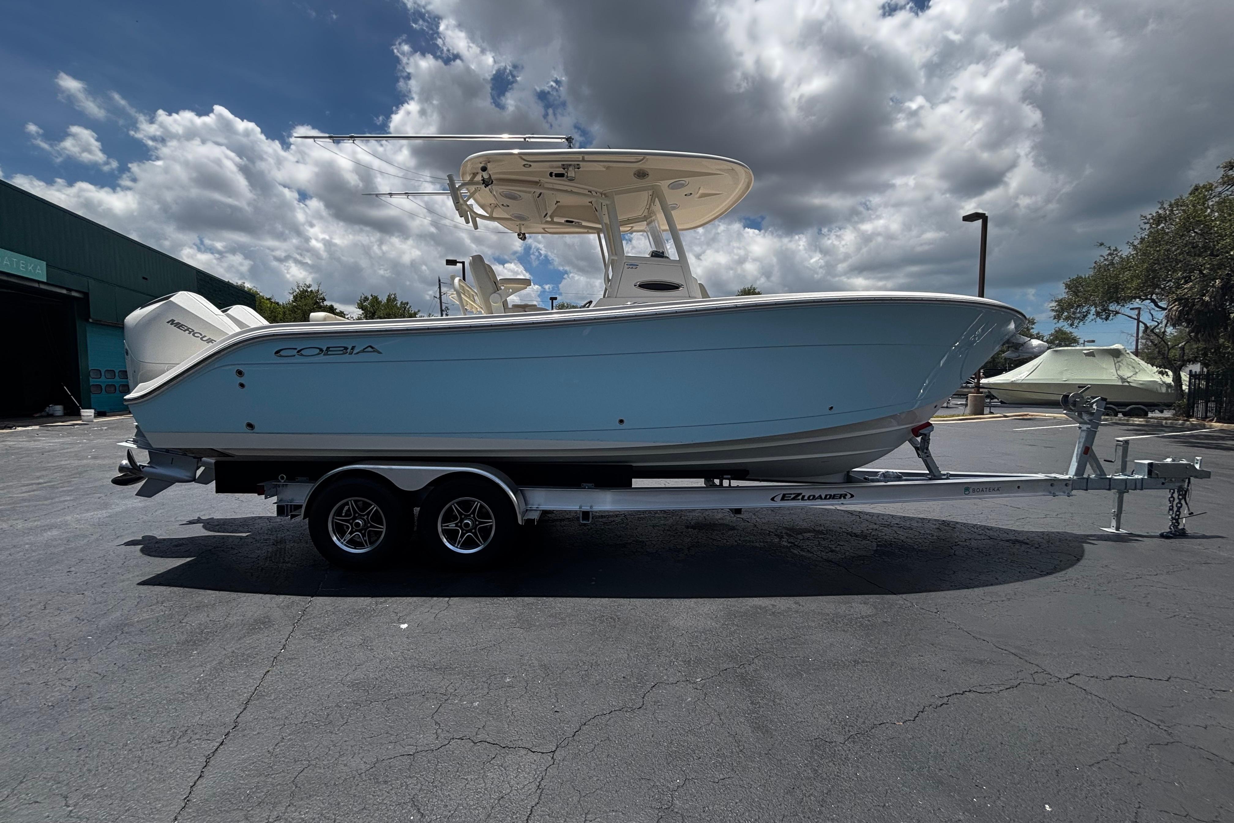 2023 Cobia 262 Center Console