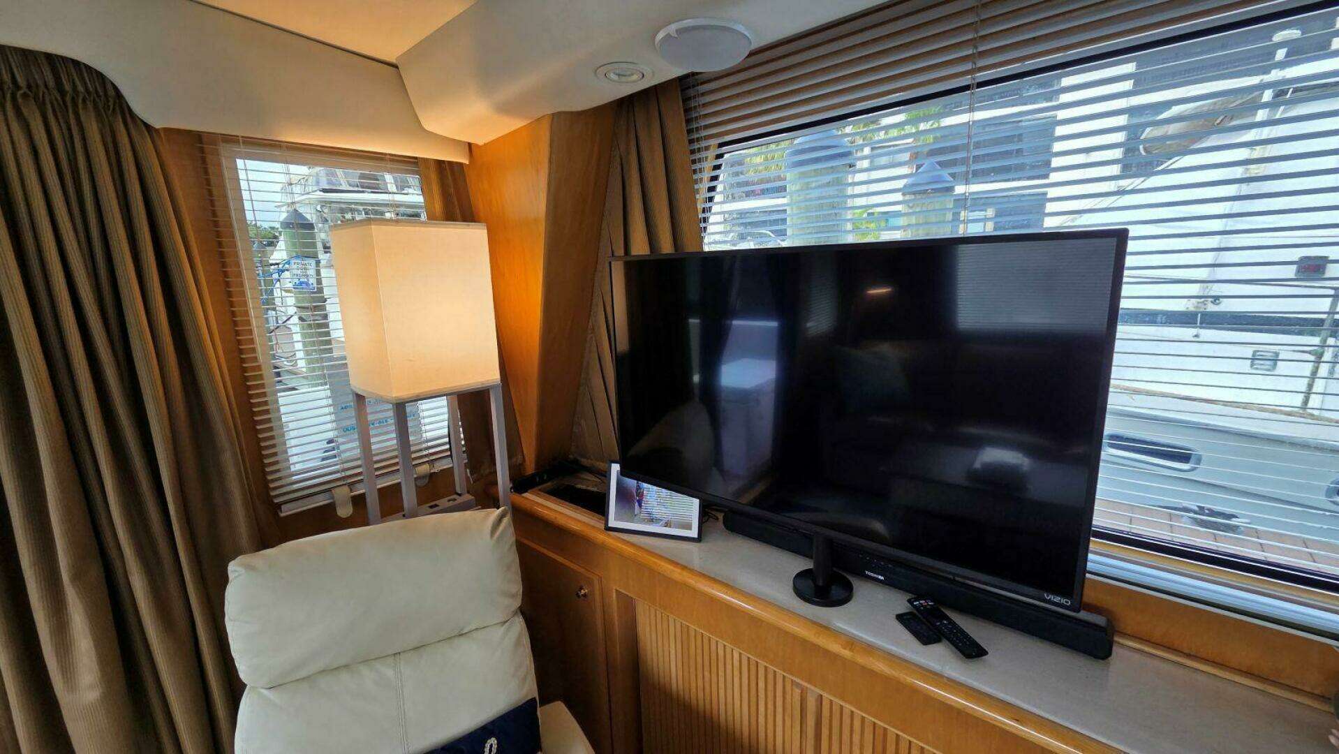 1998 Navigator 5300 - Image 26