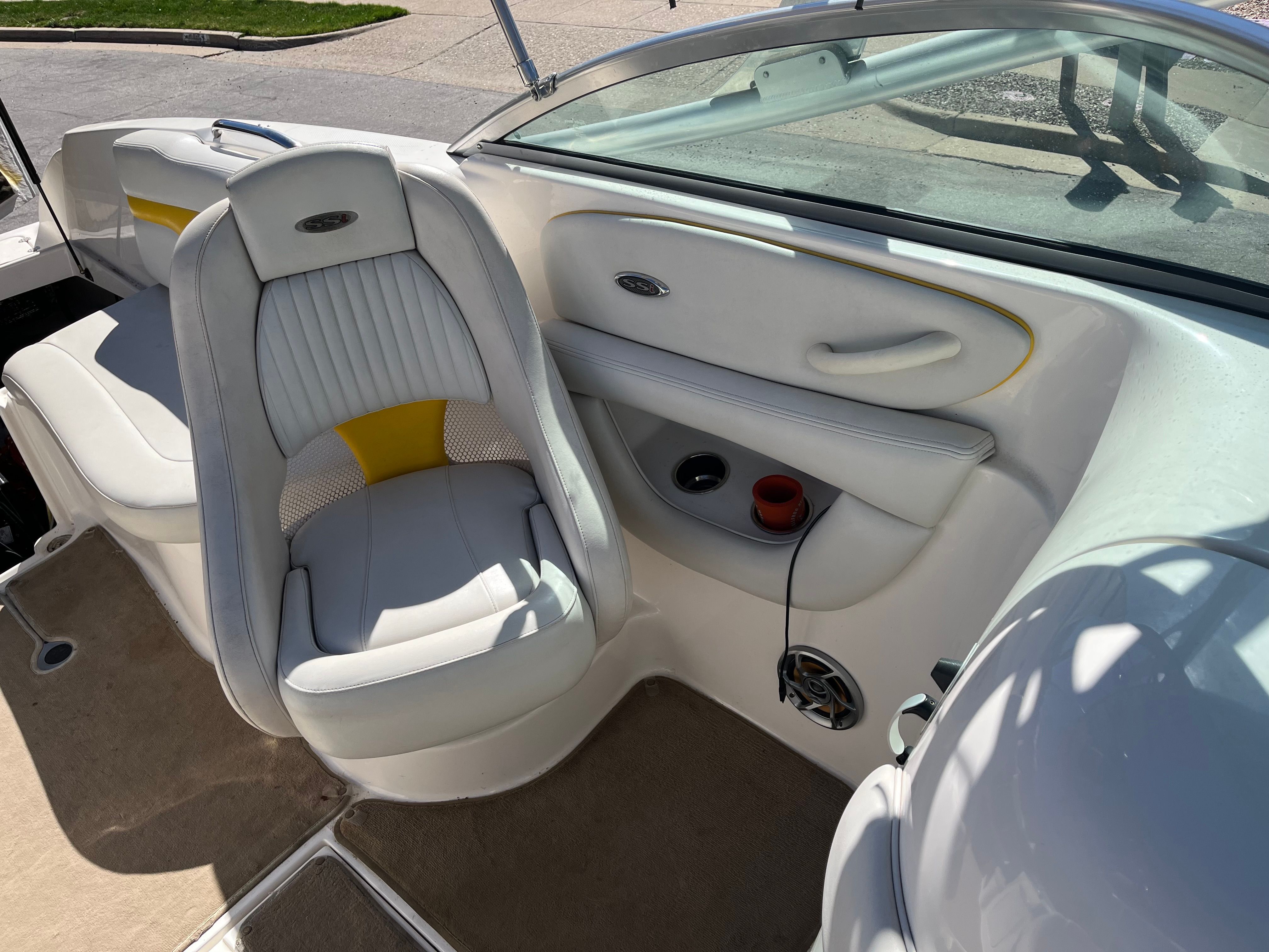 2002 Chaparral 26SSI - 12