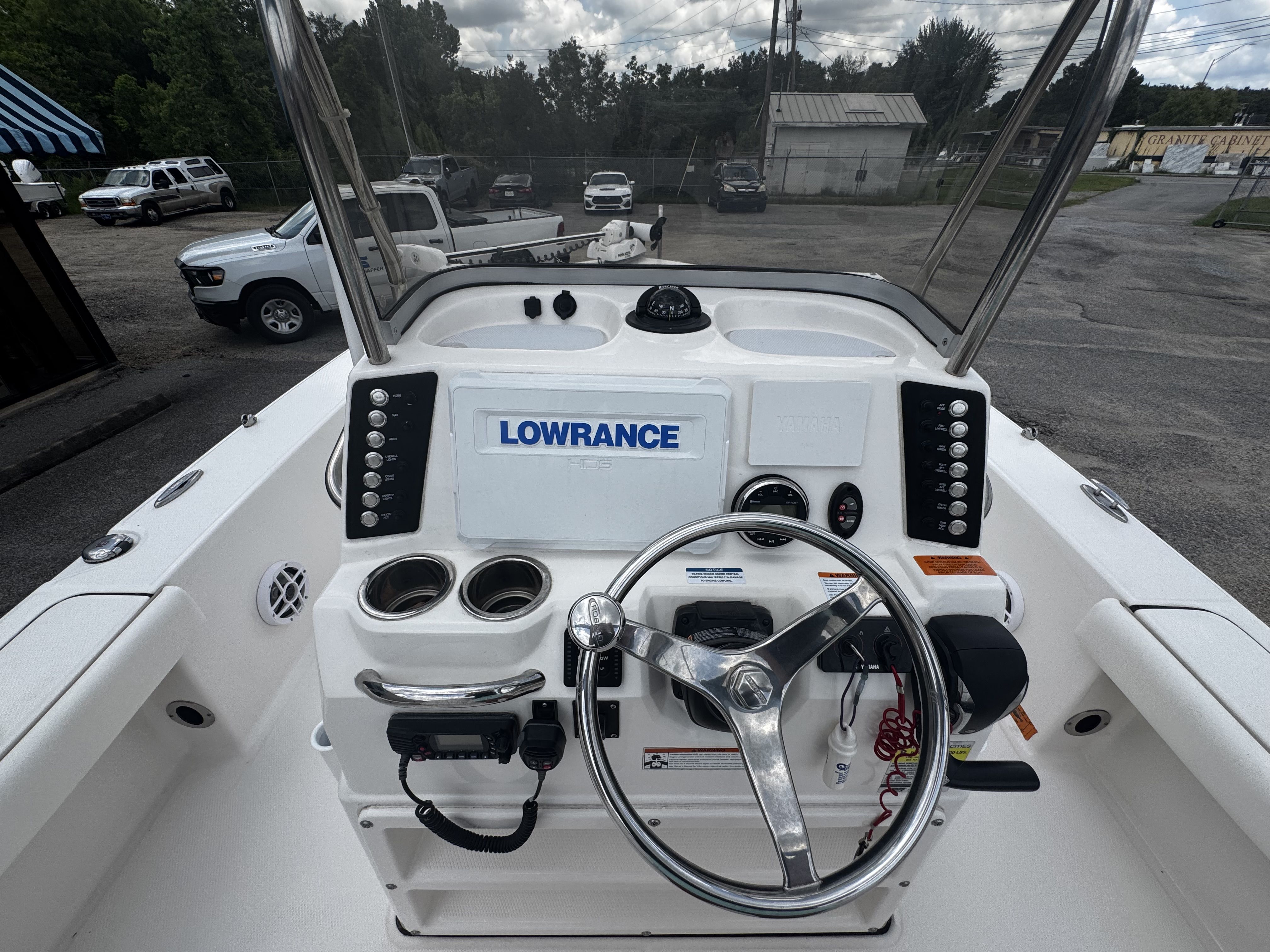 2022 Robalo Cayman 226 - 17