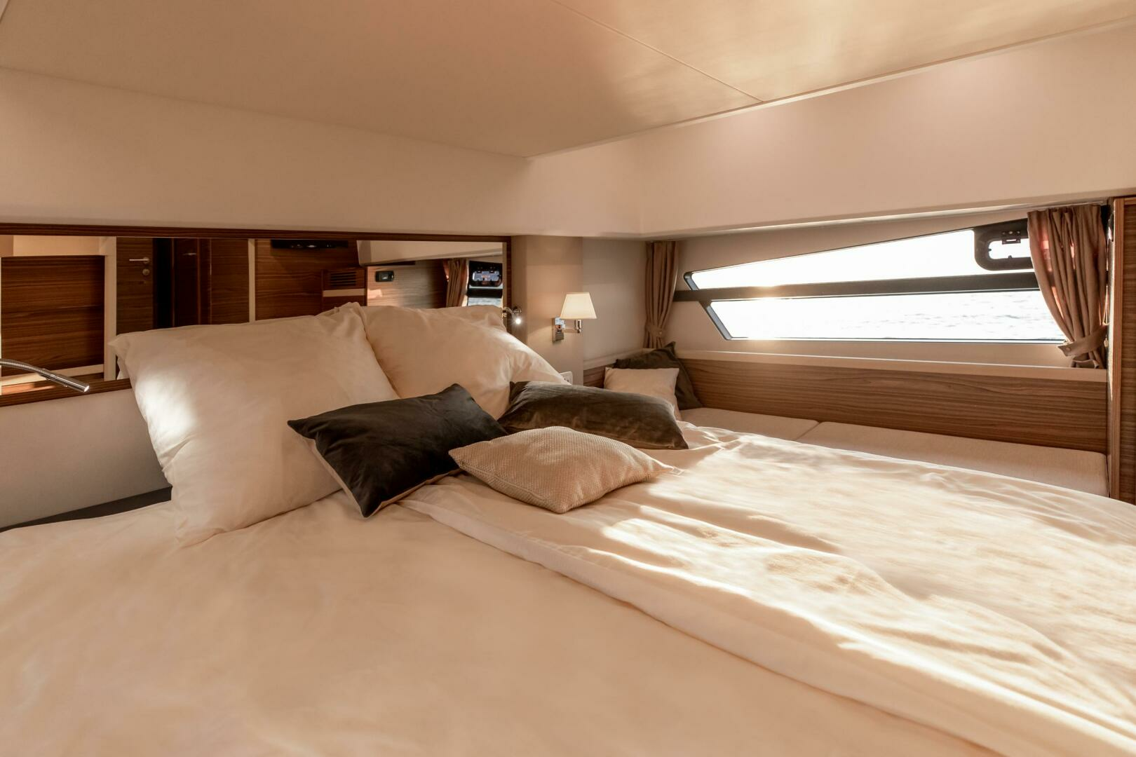 2024 Greenline 45 Fly Hybrid - Image 36