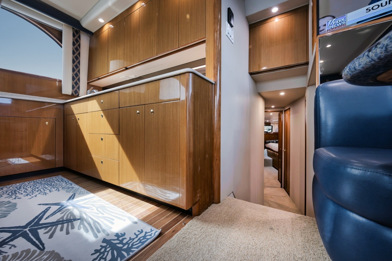 2003 Viking 52 Convertible - Image 12
