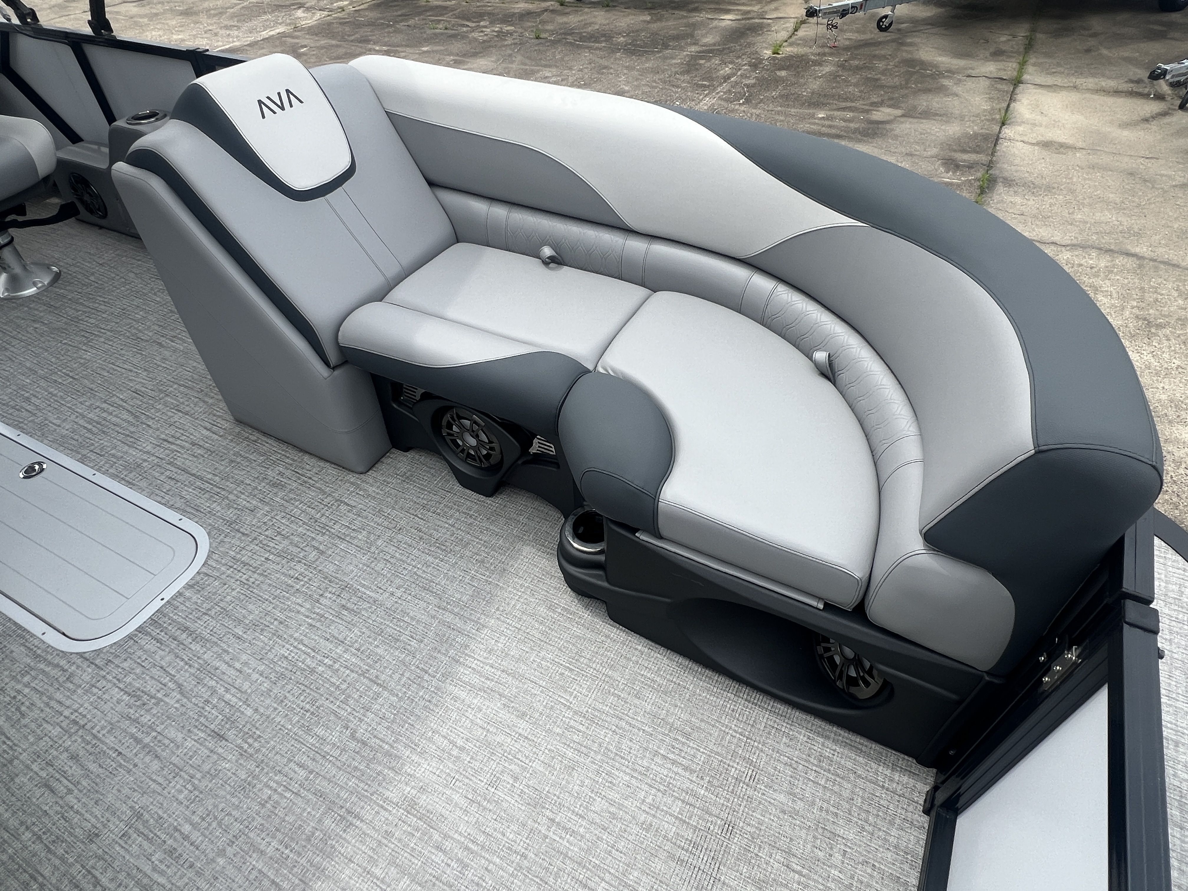2025 Avalon LSZ Versatile Rear Bench - 23' - 12