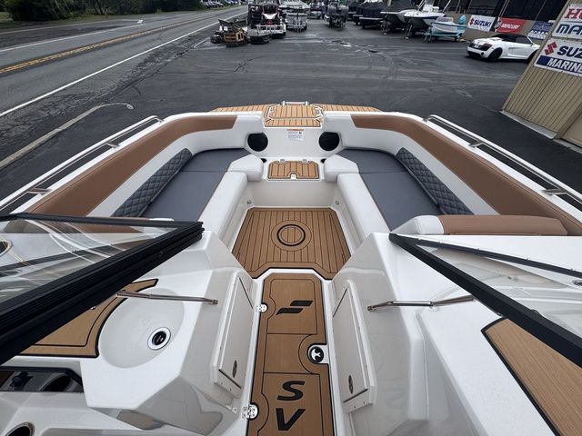 2026 Starcraft SVX 210 DC OB w/200hp and Trailer - 12