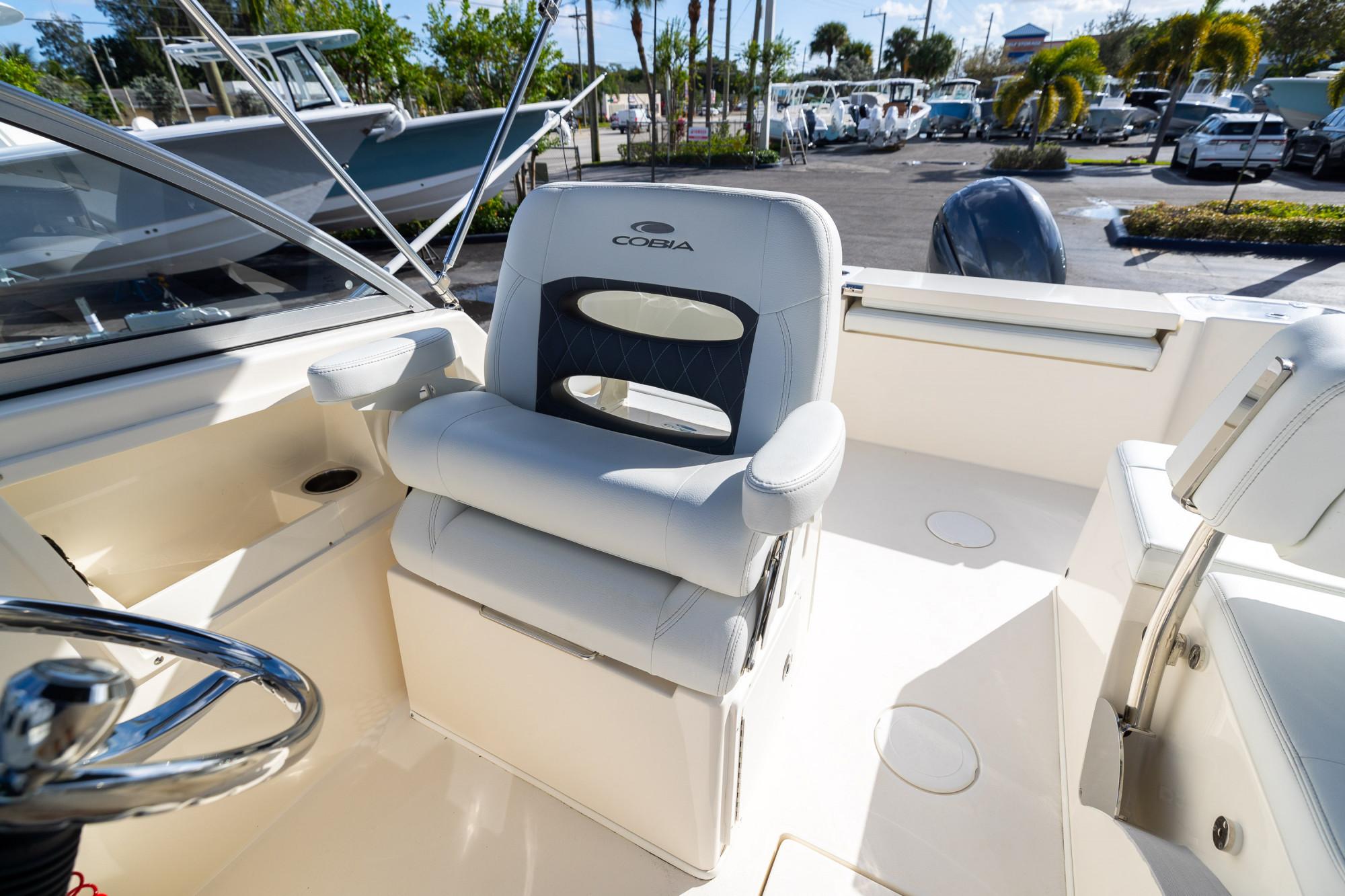 2024 Cobia 220 Dual Console - 34