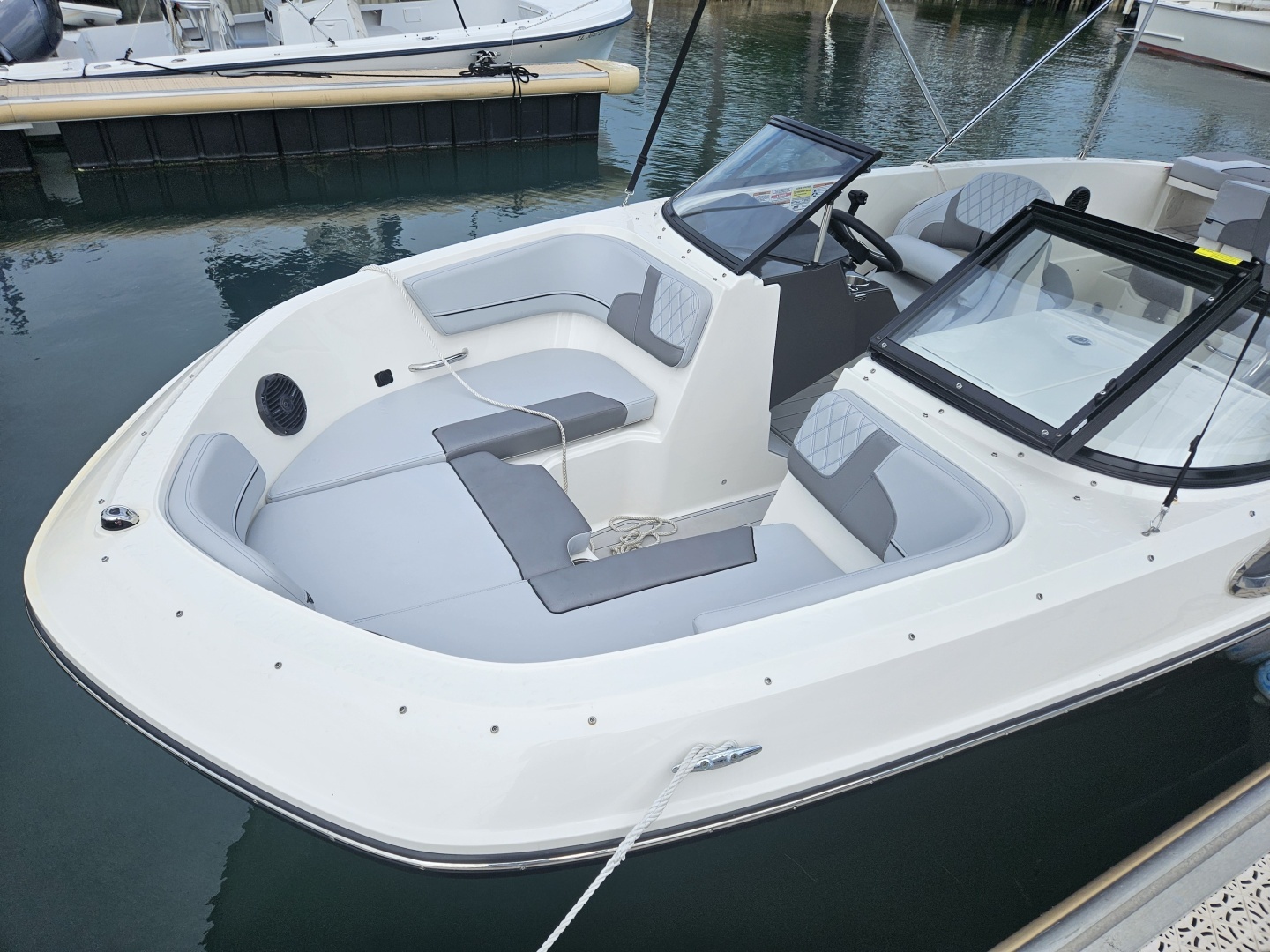 2024 Bayliner VR6 Bowrider OB - Image 3