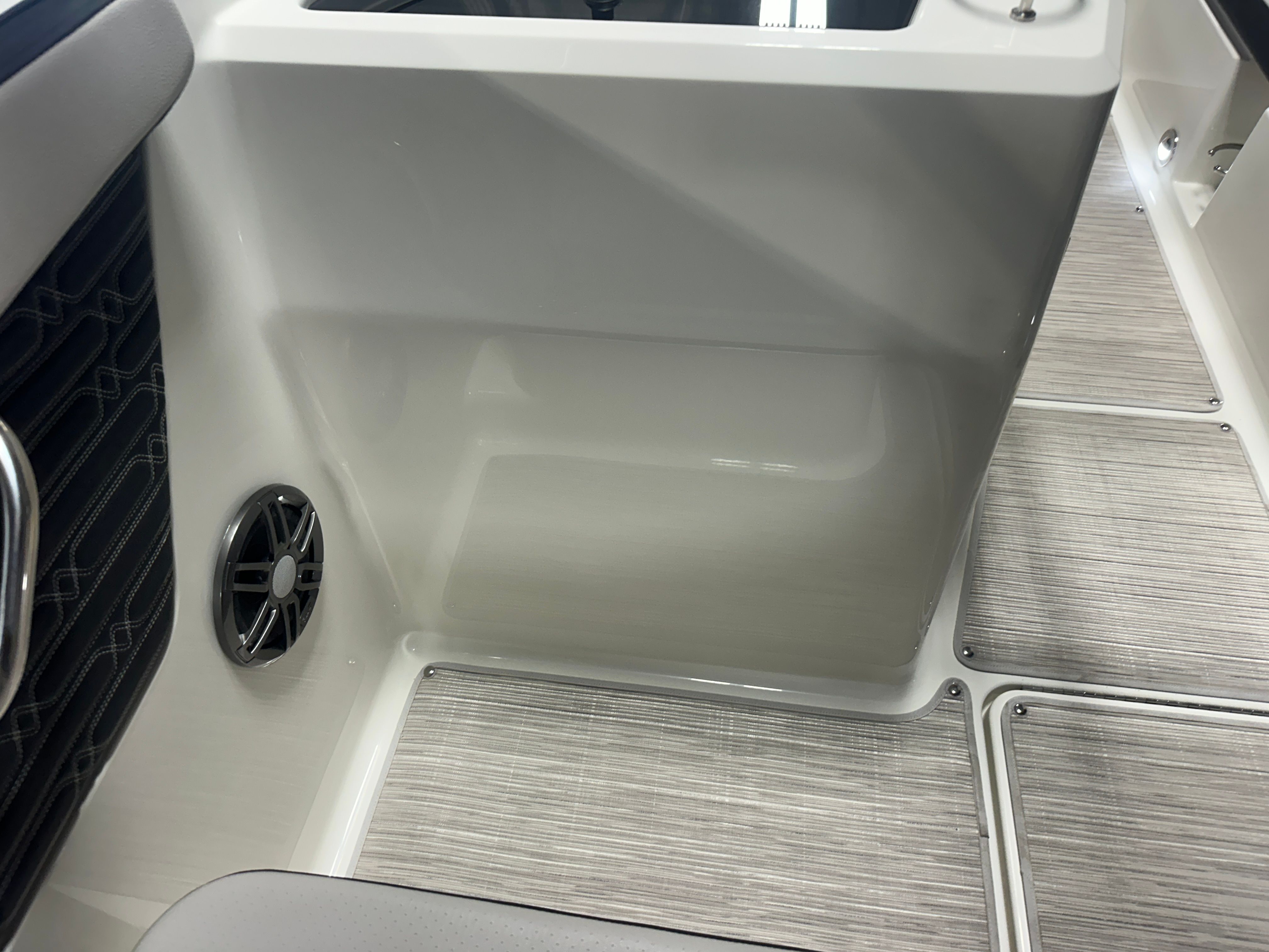 2026 Sea Ray SPX 210 - 39
