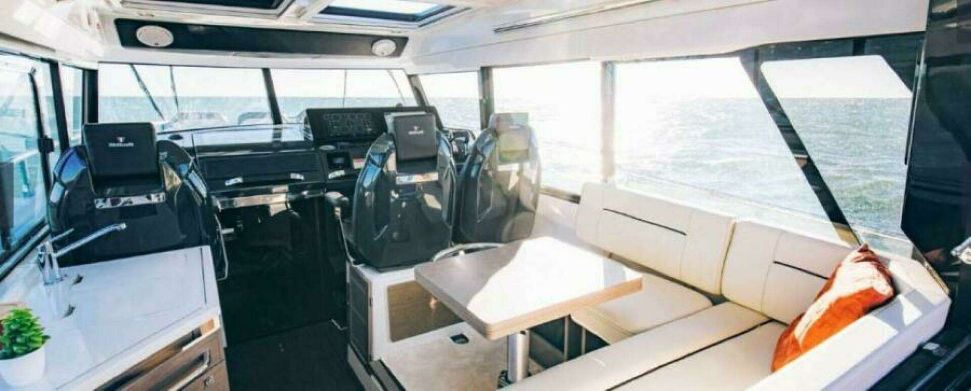 2025 Wellcraft 38 Explorer - Image 7