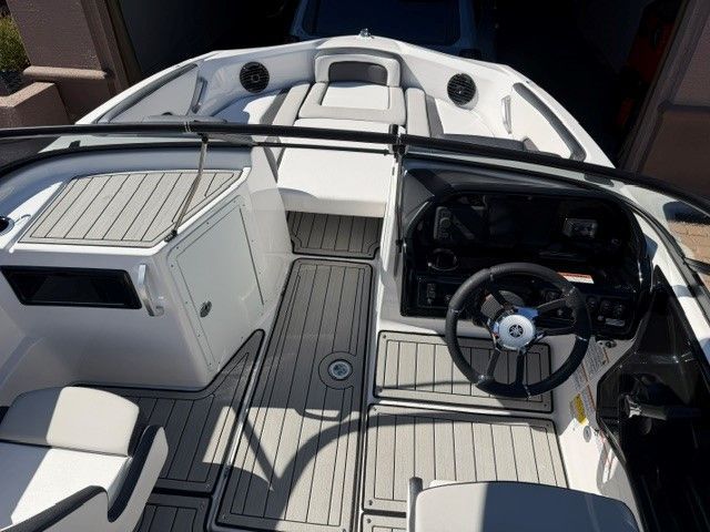 2025 Yamaha Boats 195S - 6