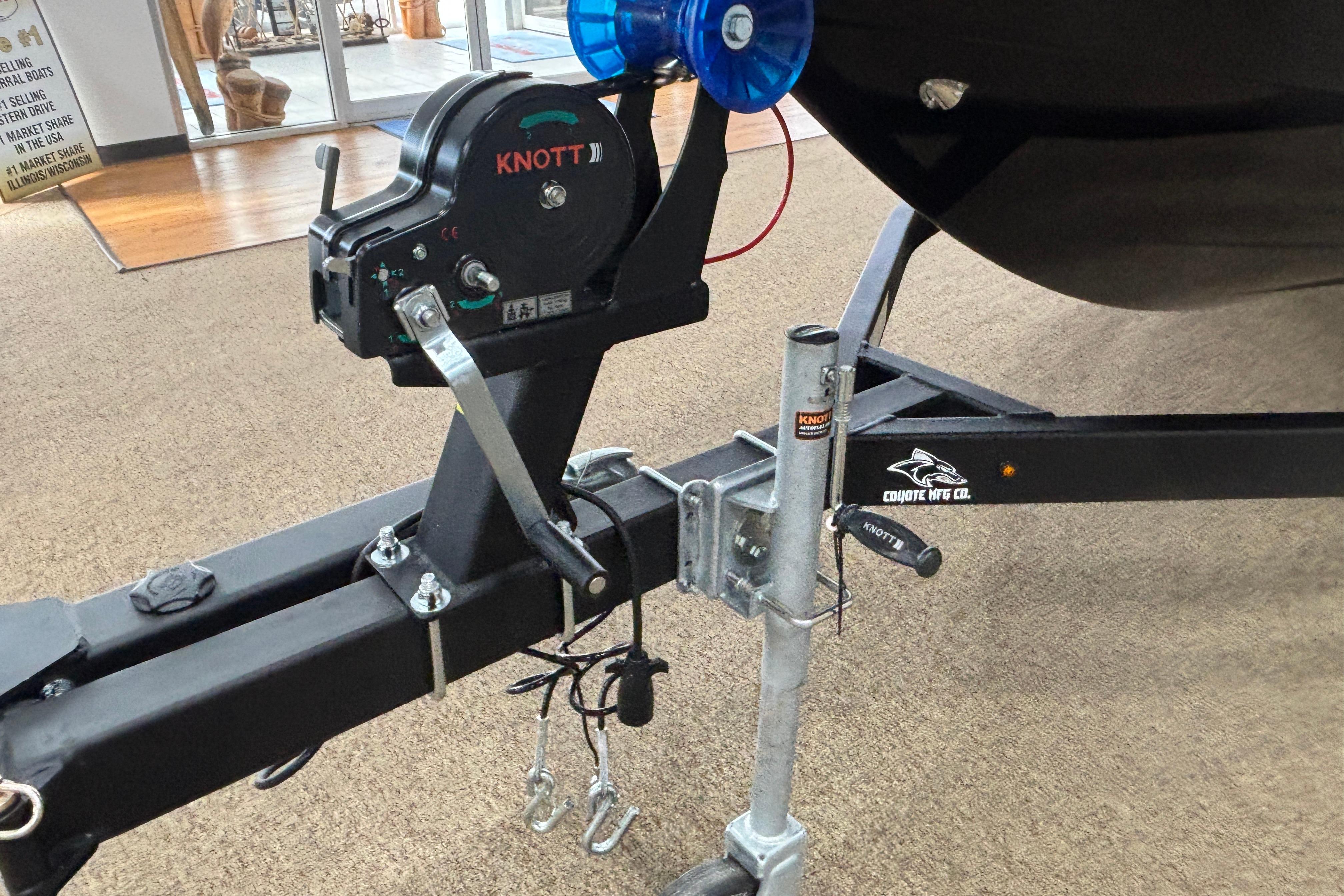 Chaparral 21 SSi 2026 boat trailer with Knott winch.