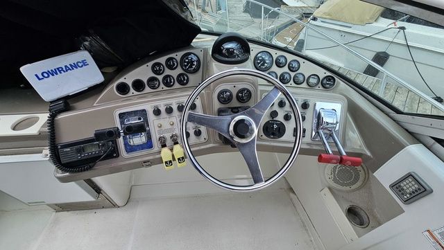 1999 Carver 350 Mariner - 14