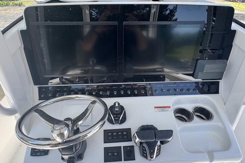 2026 Sea Hunt Gamefish 30 helm with dual screens and modern controls.