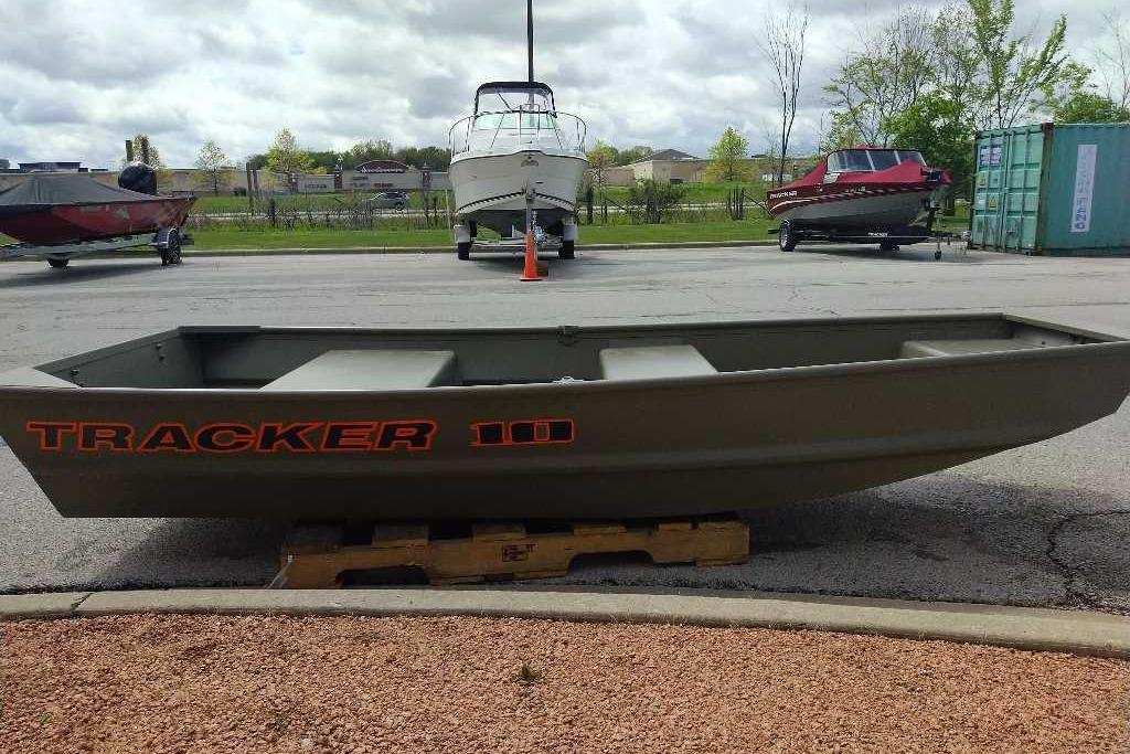 2026 Tracker Grizzly 10 Jon