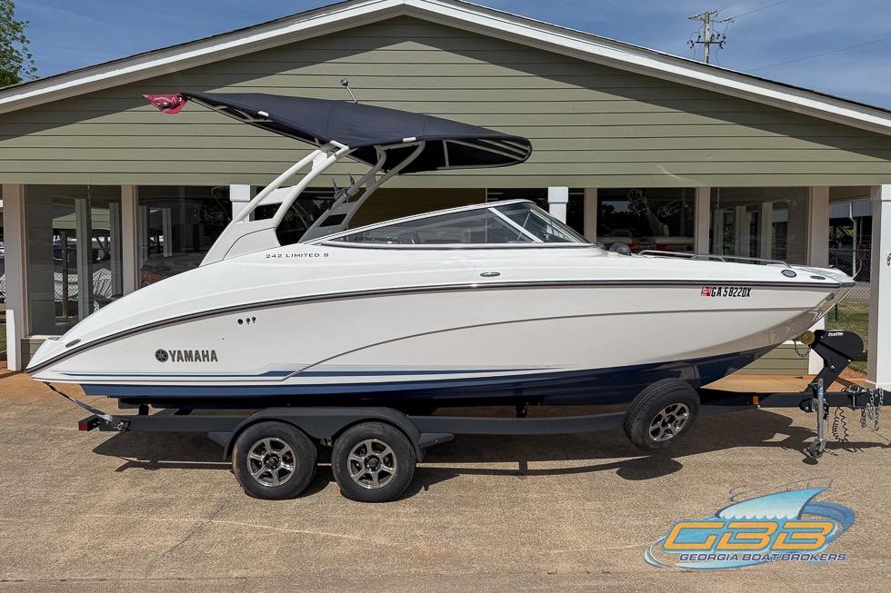 2019 Yamaha Boats 242 Limited S E-Series