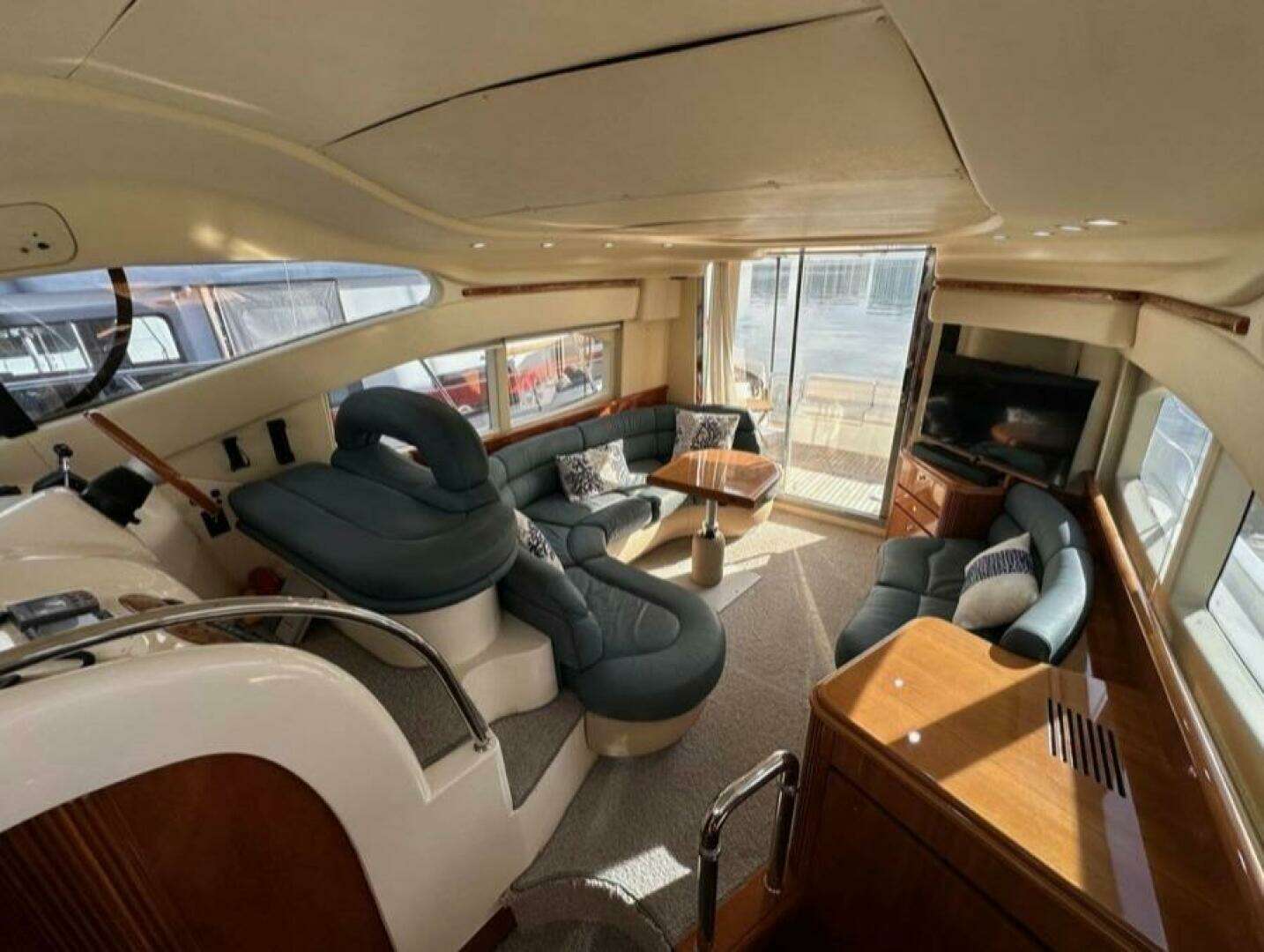 2001 Azimut 42 - Image 11