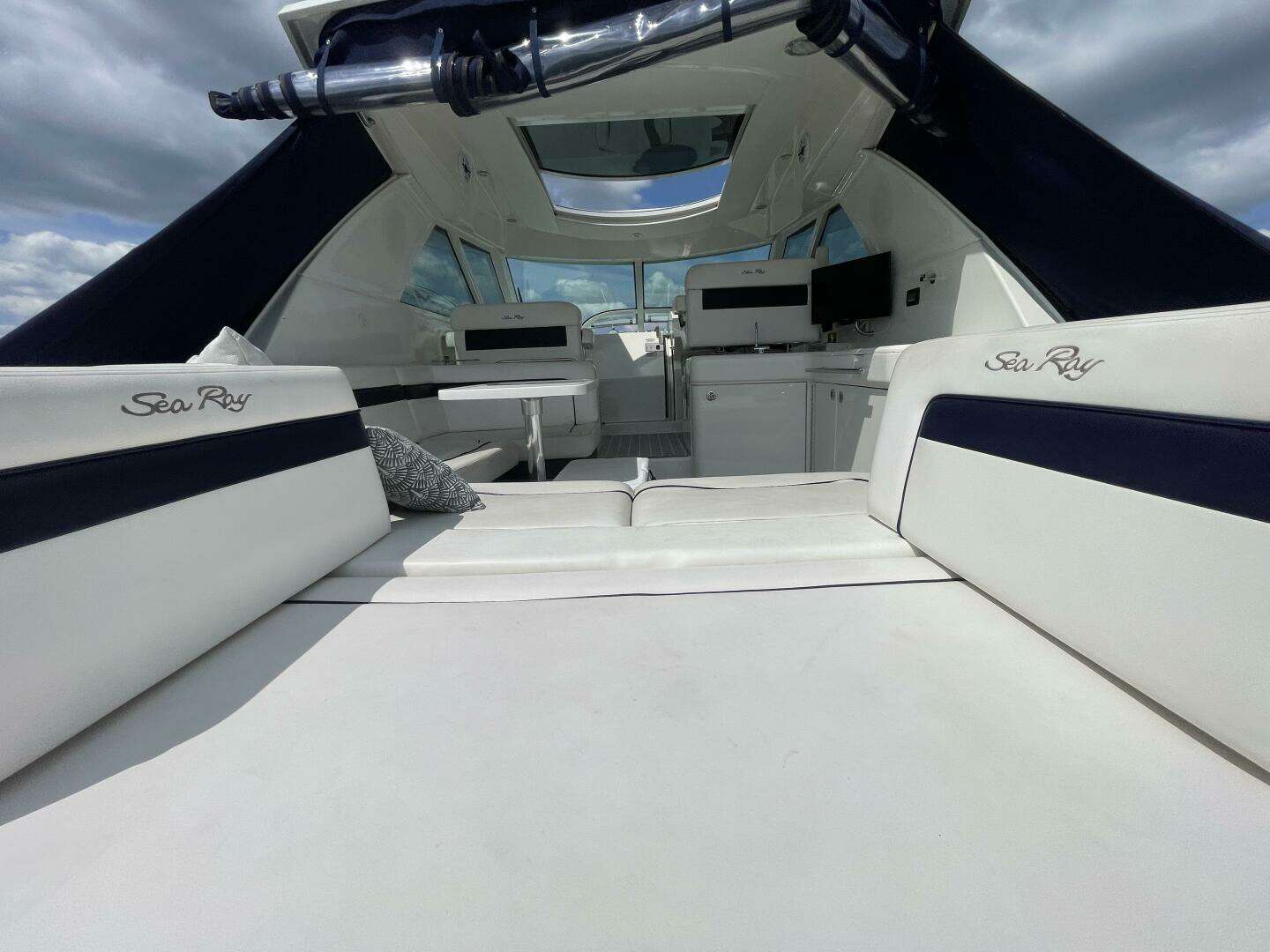 2010 Sea Ray 450 Sundancer - Image 19