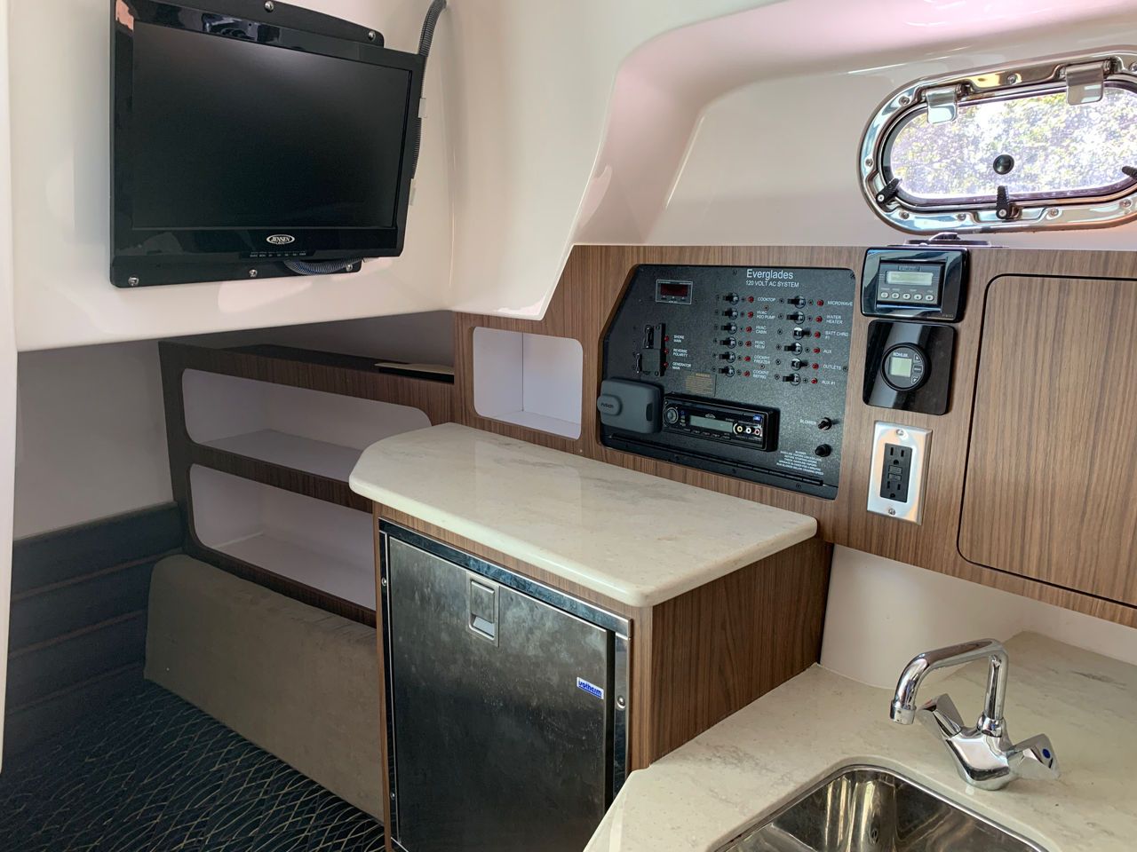 2015 EVERGLADES 320 EX - Image 20