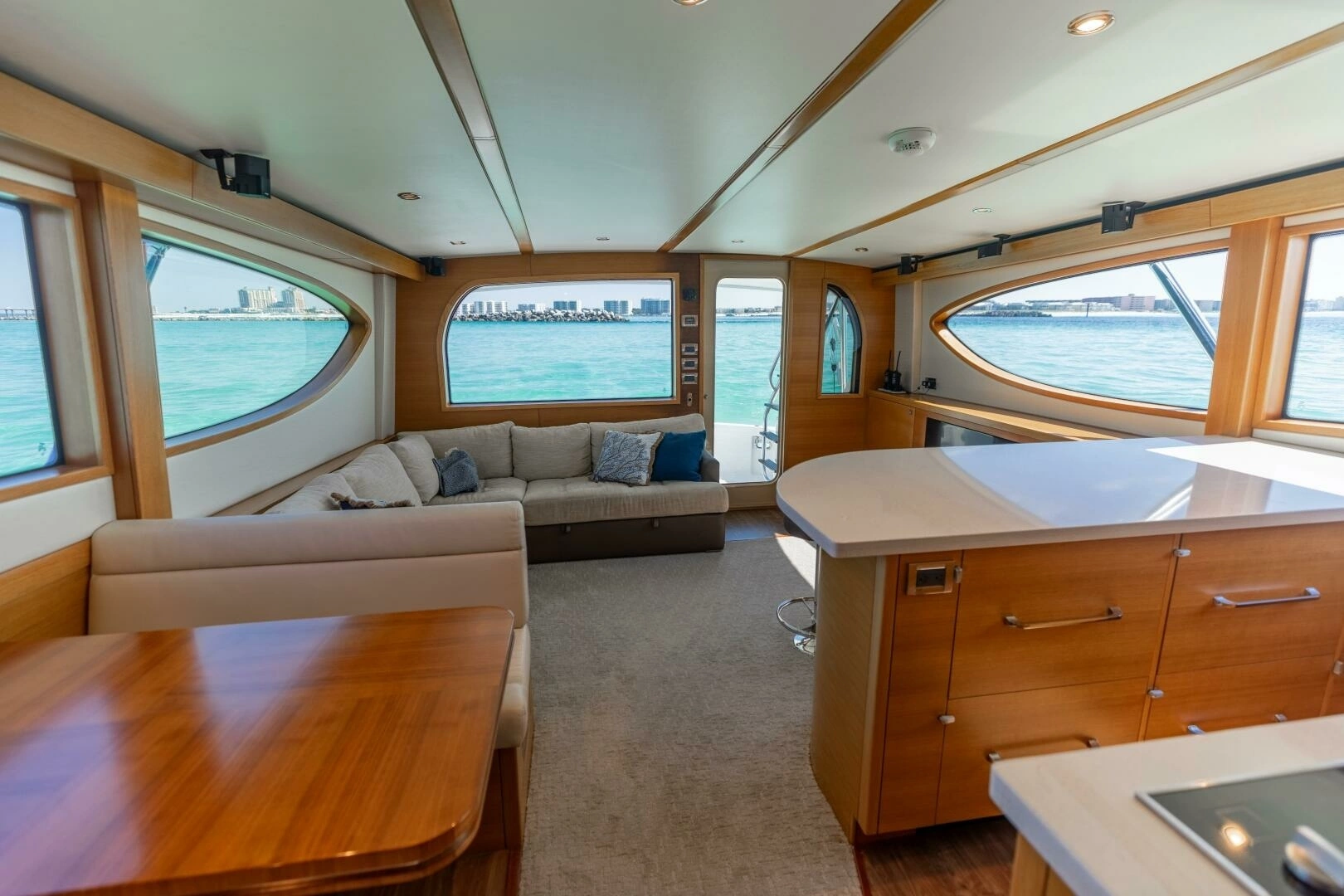 2016 Hatteras GT60 - Image 8
