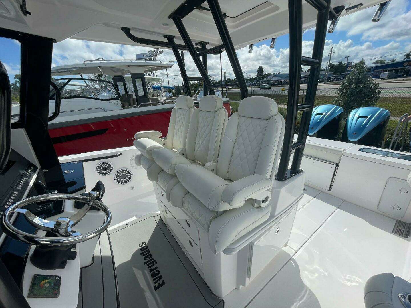 2022 Everglades 335 Center Console - Image 25