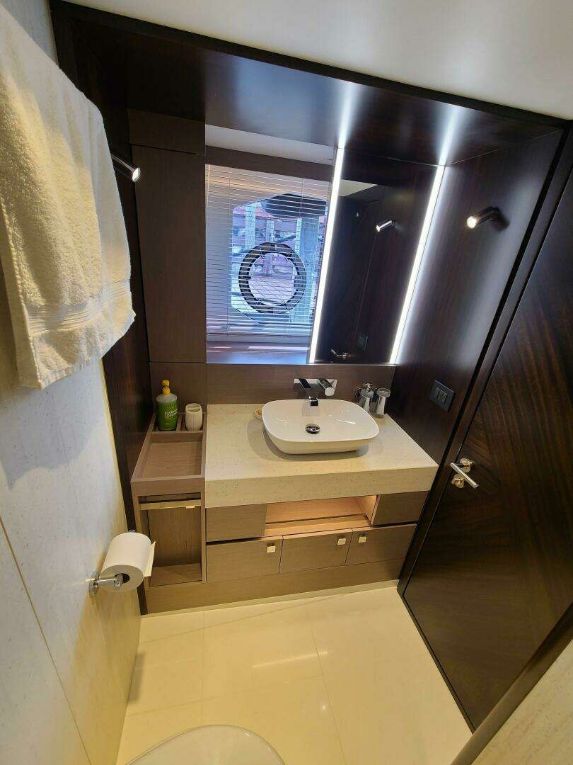 2023 Sunseeker 68 Manhattan - Image 25