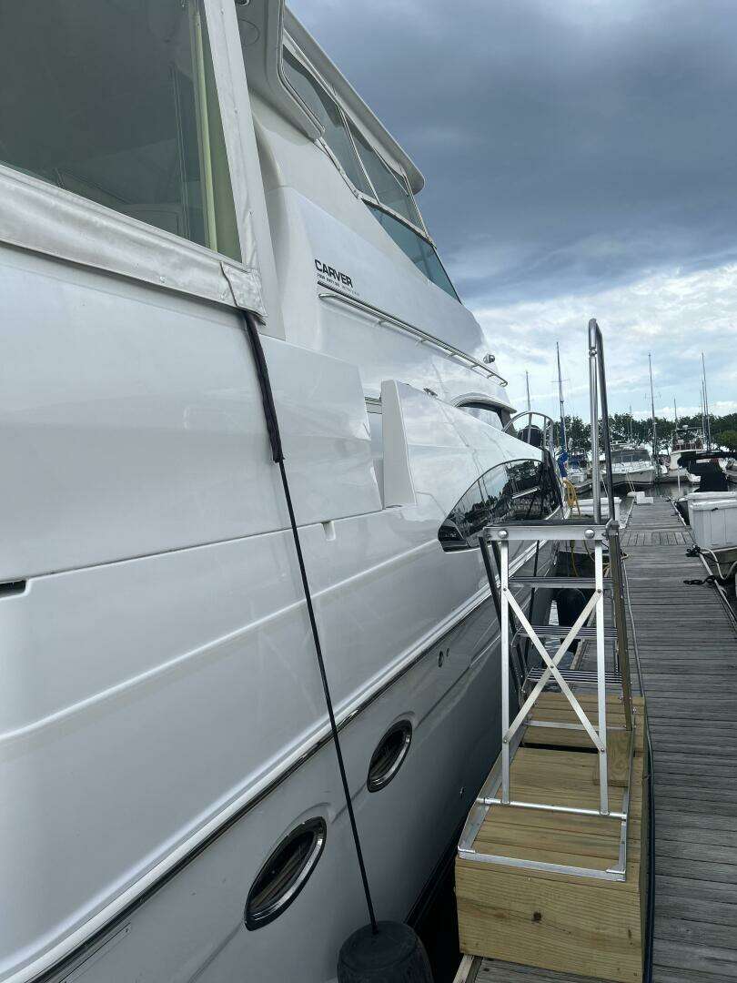 2003 Carver 466 Motor Yacht - Image 4