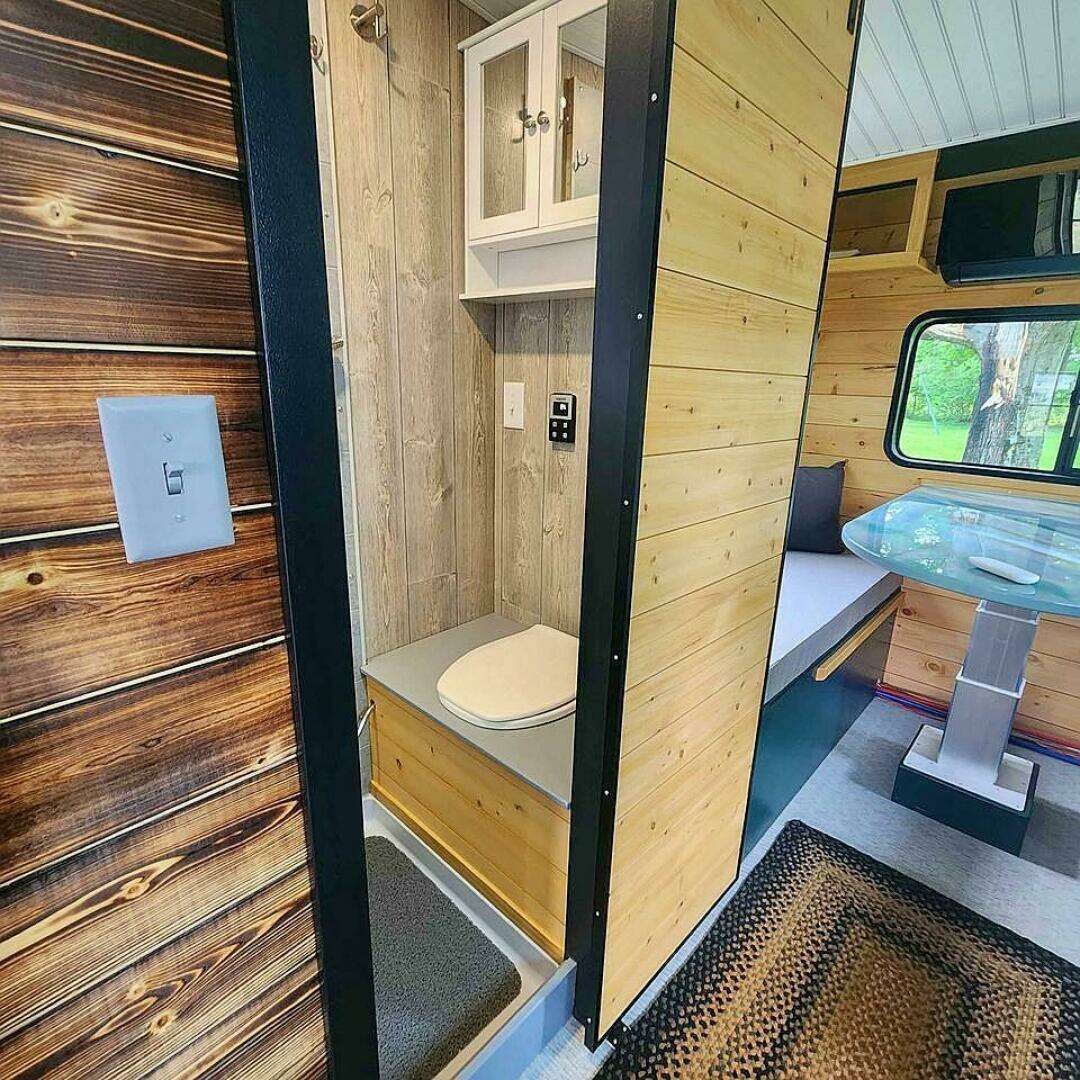 2023 Custom 25 Hadlee Houseboat - Image 20