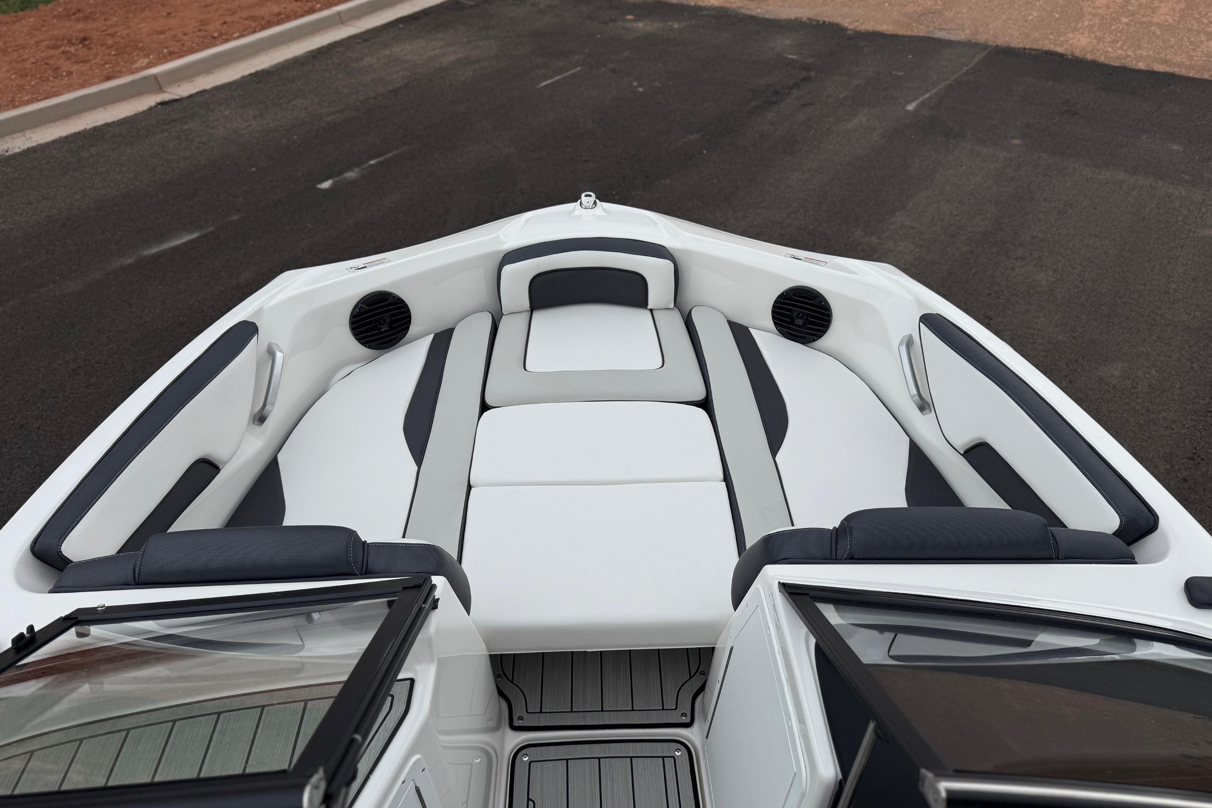 2025 Yamaha Boats 195S interior, featuring sleek white and gray seating with modern design.
