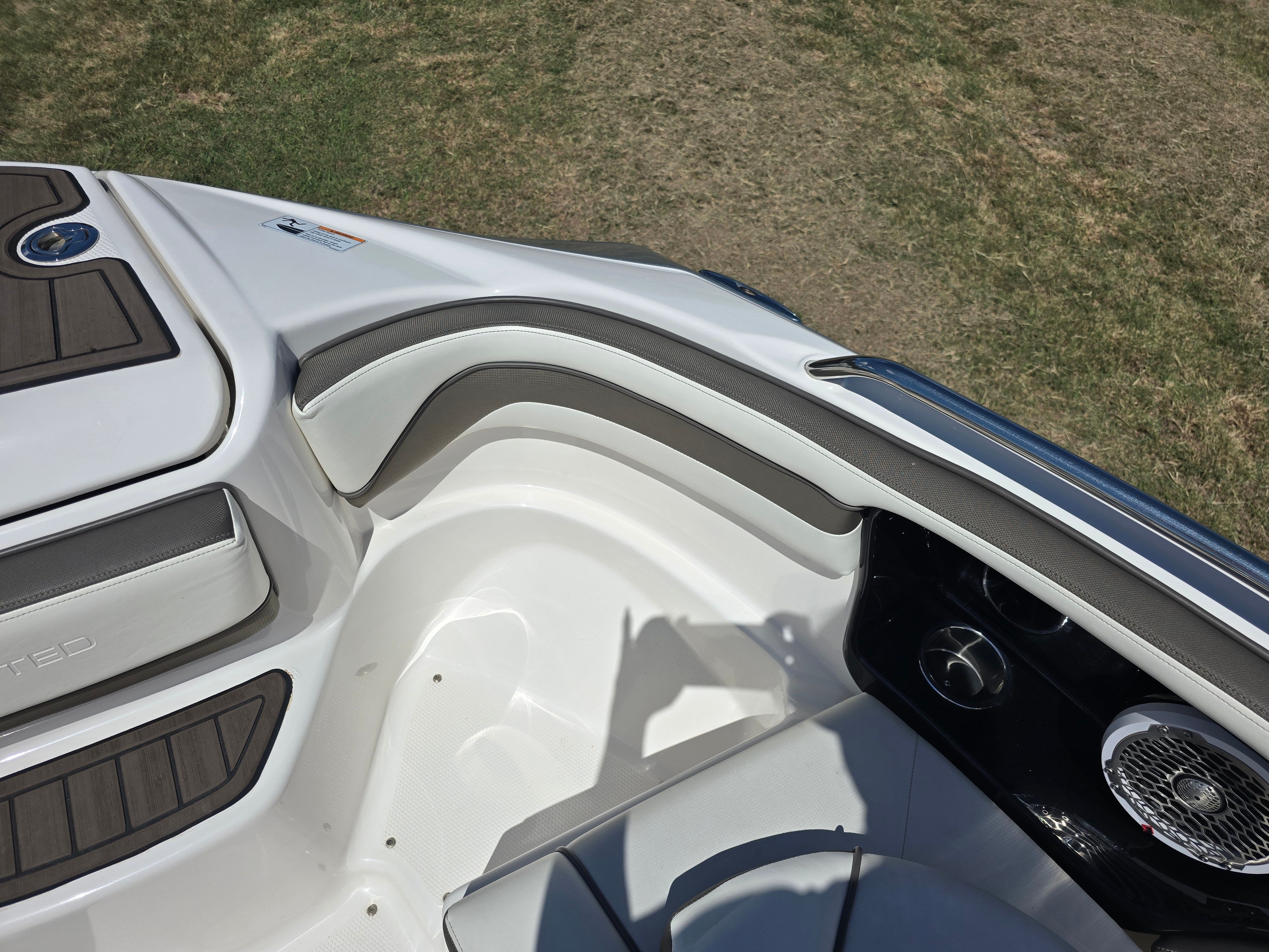 2015 Yamaha Boats 242 Limited S - 35