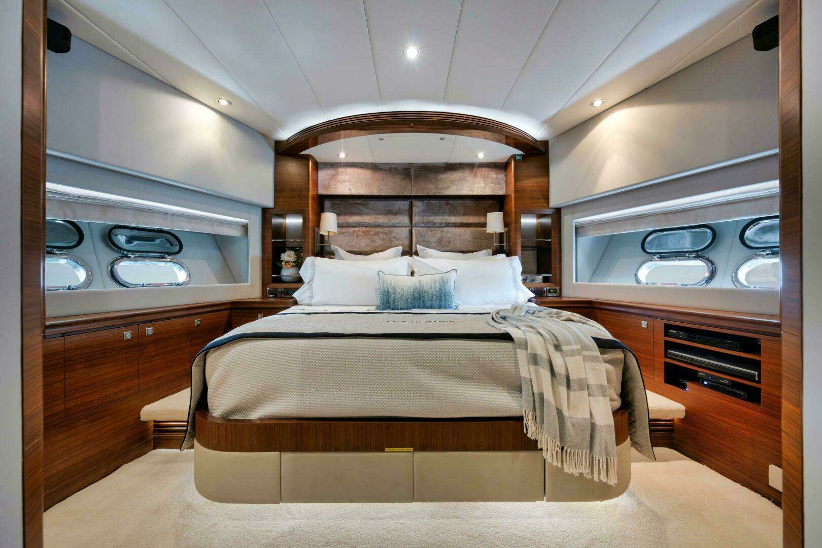 2012 Horizon P110 Tri-Deck - Image 22