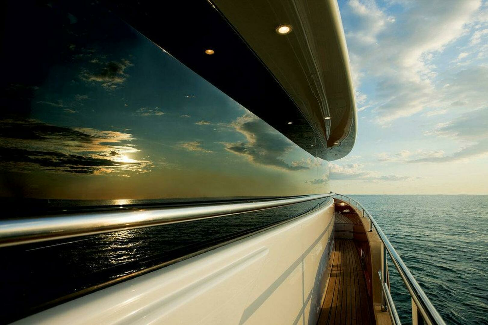 2011 Azimut Magellano 74' - Image 4