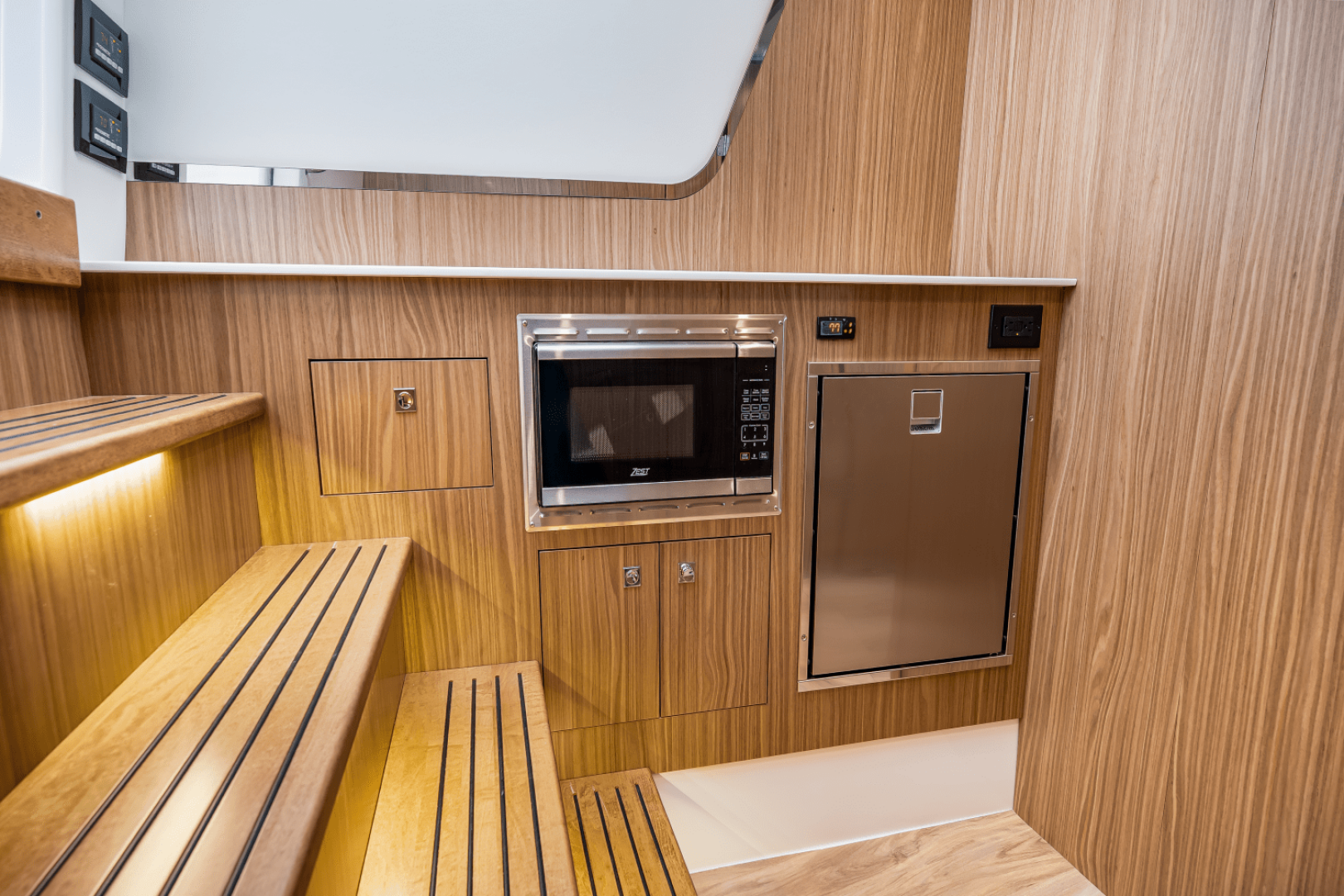 2025 Cruisers Yachts 50 GLS - Image 44