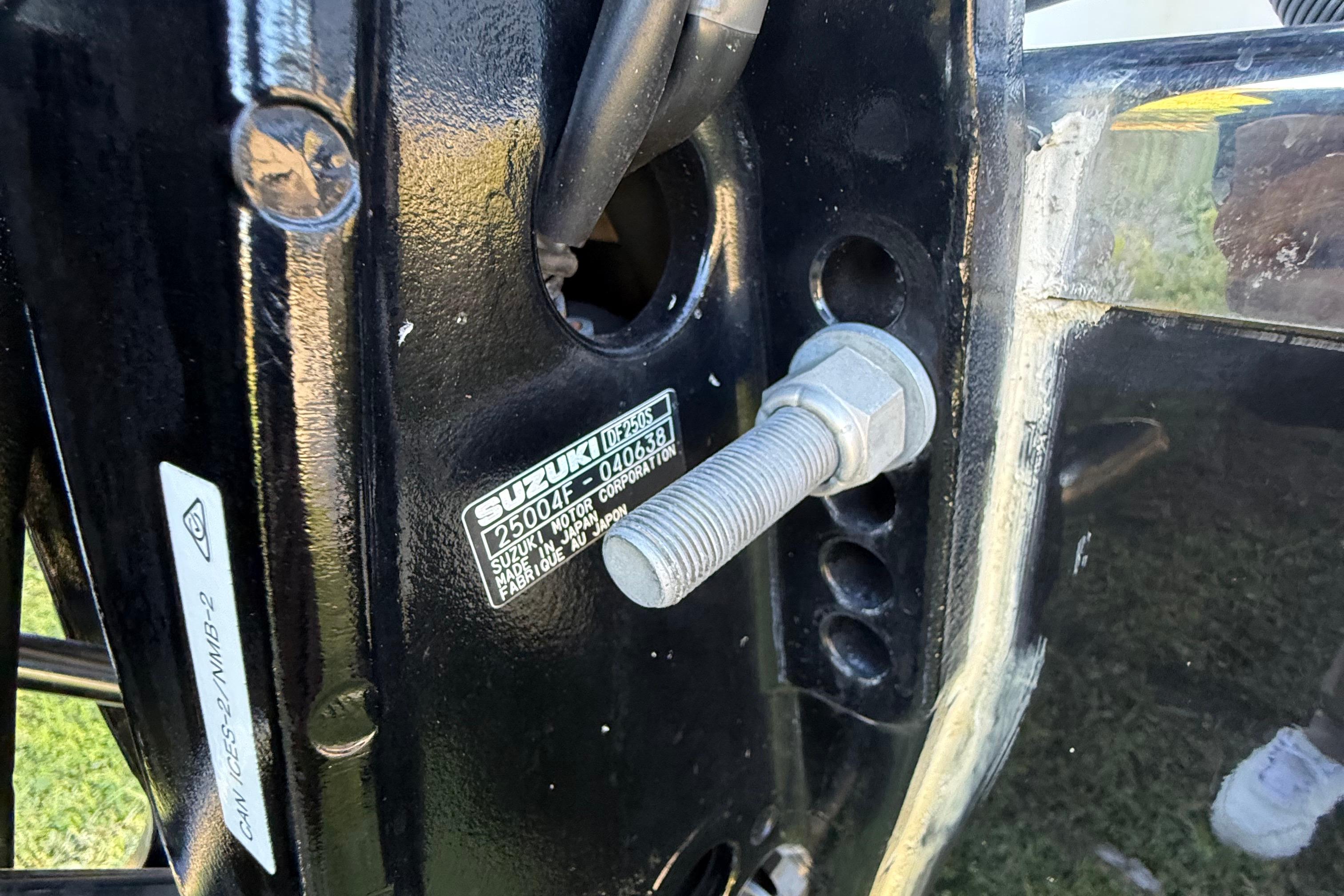 Close-up of a 2021 Carolina Skiff 26 Ultra Elite boat's Suzuki motor mount.