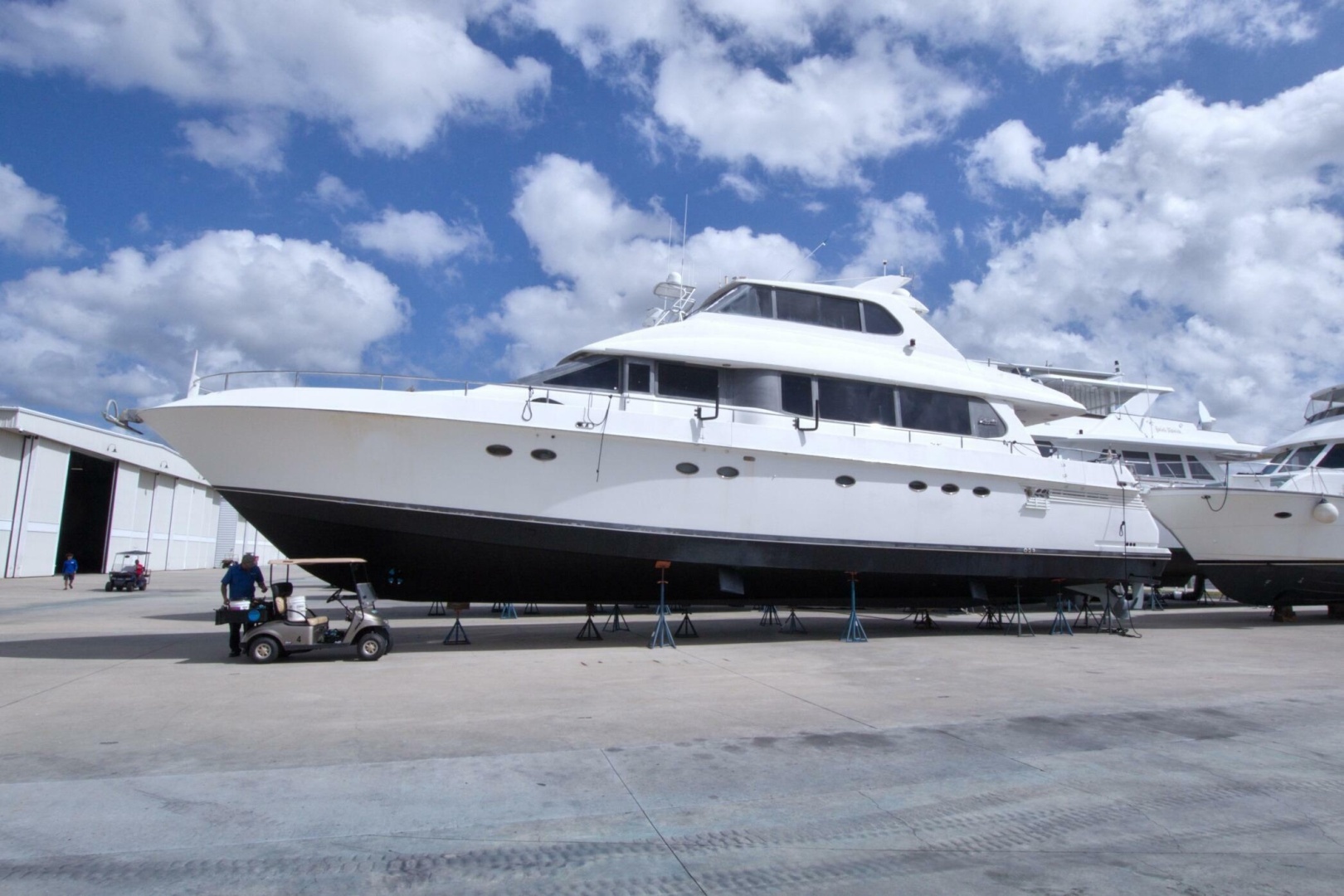 1998 Lazzara Yachts 76 Skylounge Grand Salon - Image 3